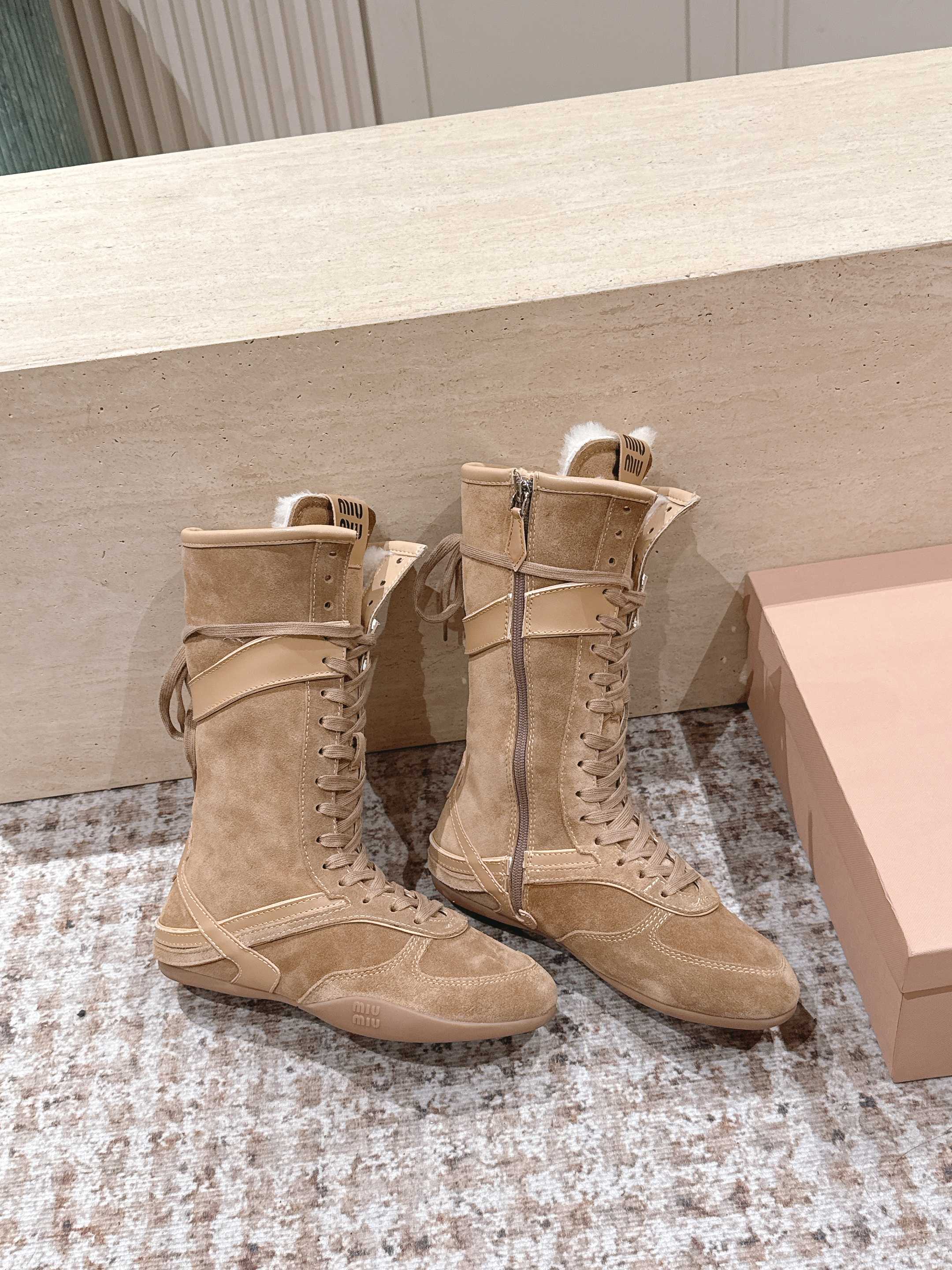 MIUMIU 25S ANKLE BOOTS IN LIGHT BROWN SUEDE WITH SHEARLING