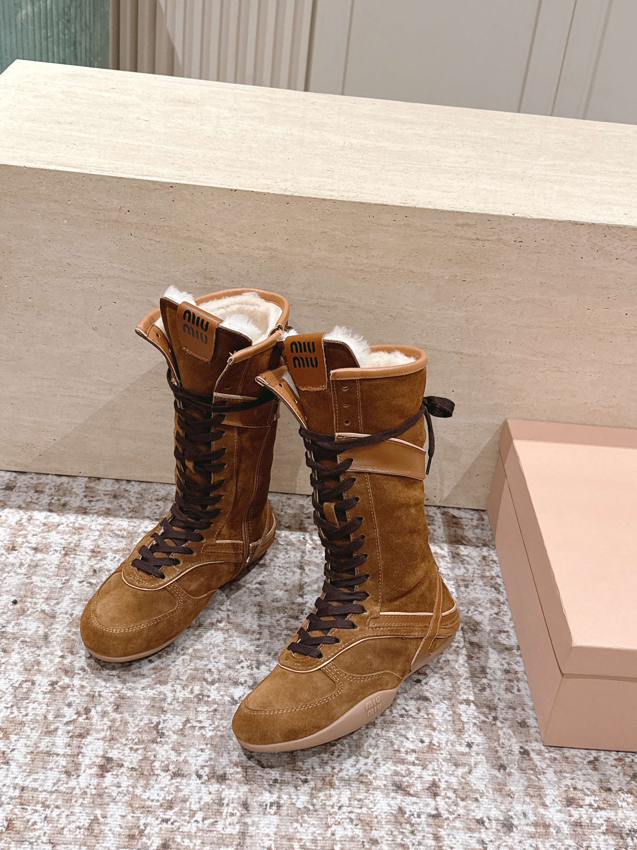 MIUMIU 25S ANKLE BOOTS IN CARAMEL BROWN SUEDE WITH SHEARLING