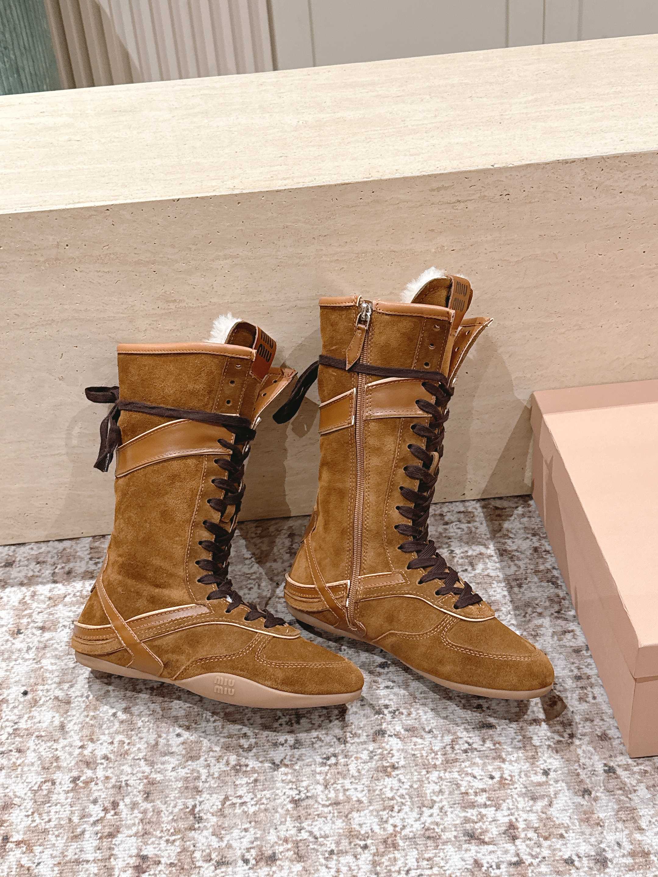 MIUMIU 25S ANKLE BOOTS IN CARAMEL BROWN SUEDE WITH SHEARLING