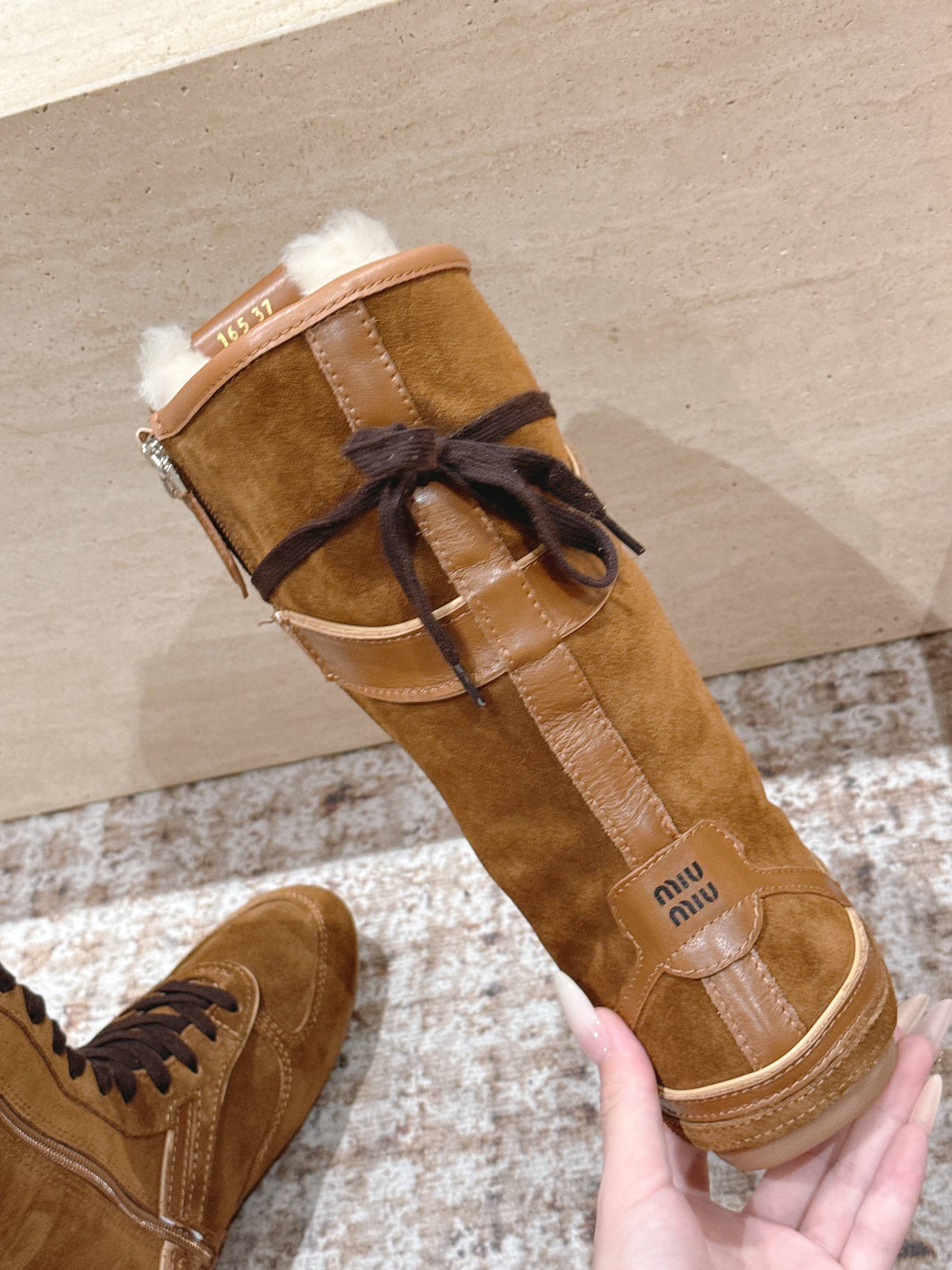 MIUMIU 25S ANKLE BOOTS IN CARAMEL BROWN SUEDE WITH SHEARLING