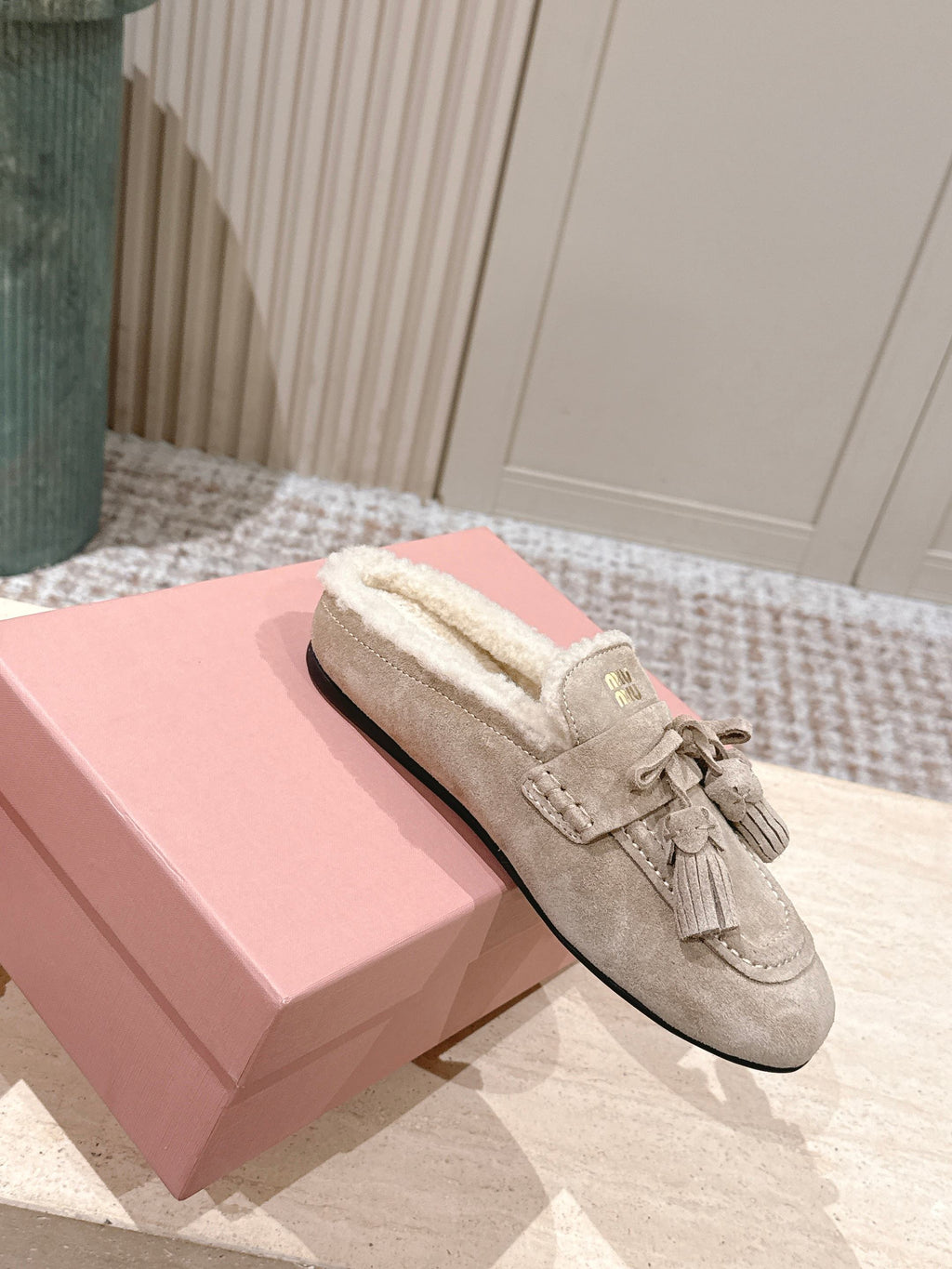 MIUMIU 25S MULES IN DESERT BEIGE SUEDE WITH SHEARLING