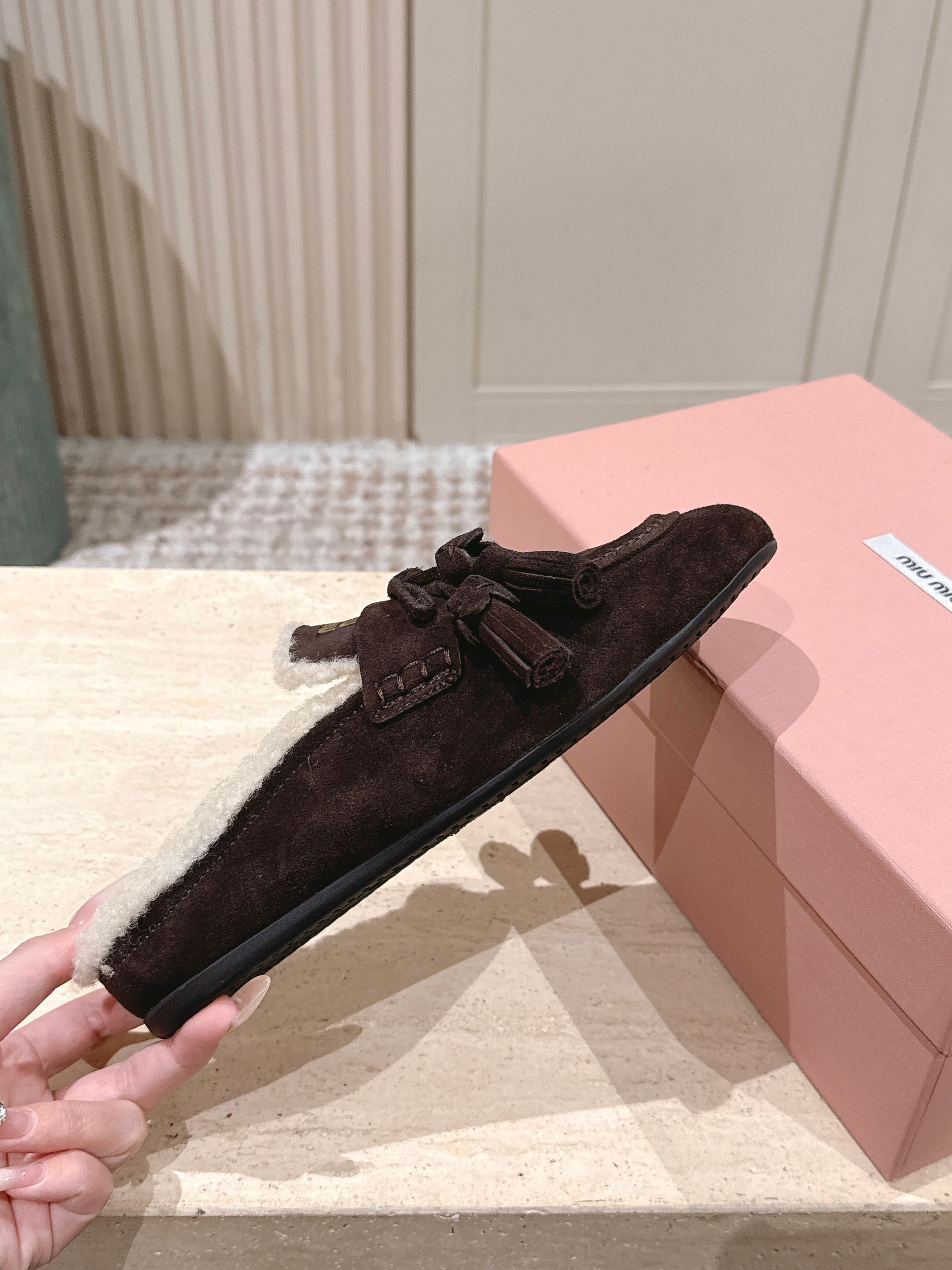MIUMIU 25S MULES IN DARK BROWN SUEDE WITH SHEARLING