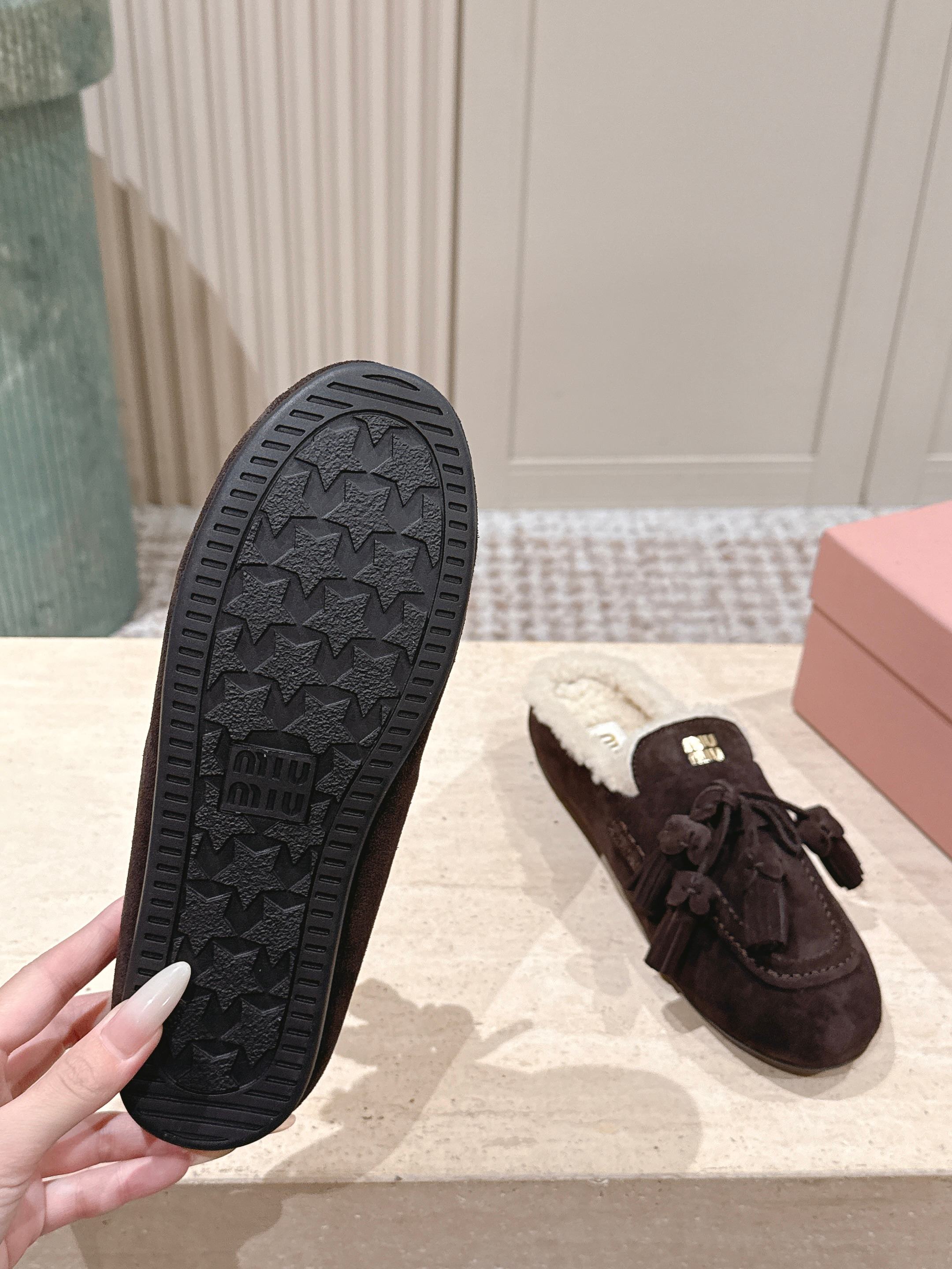 MIUMIU 25S MULES IN DARK BROWN SUEDE WITH SHEARLING