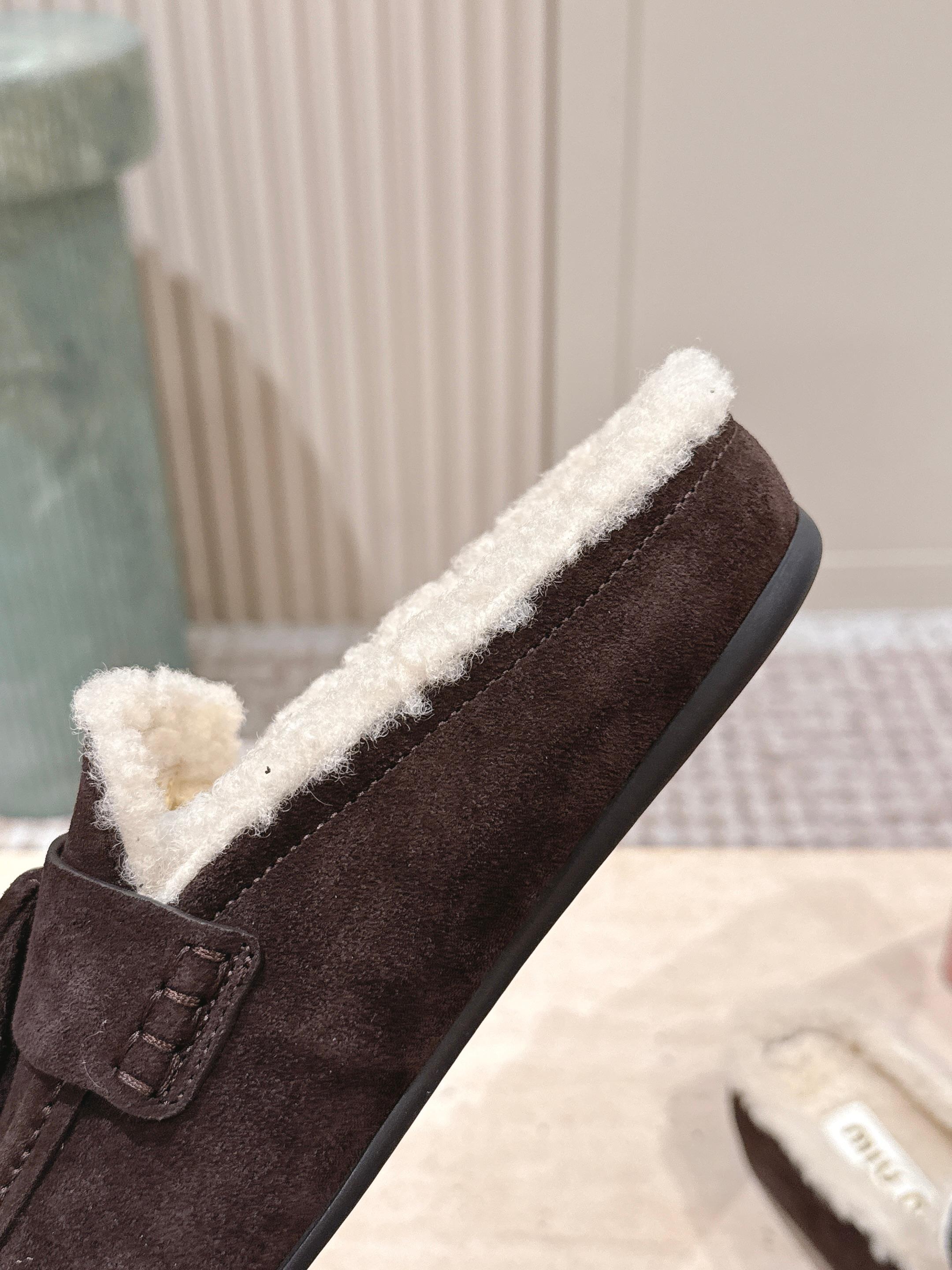MIUMIU 25S MULES IN DARK BROWN SUEDE WITH SHEARLING