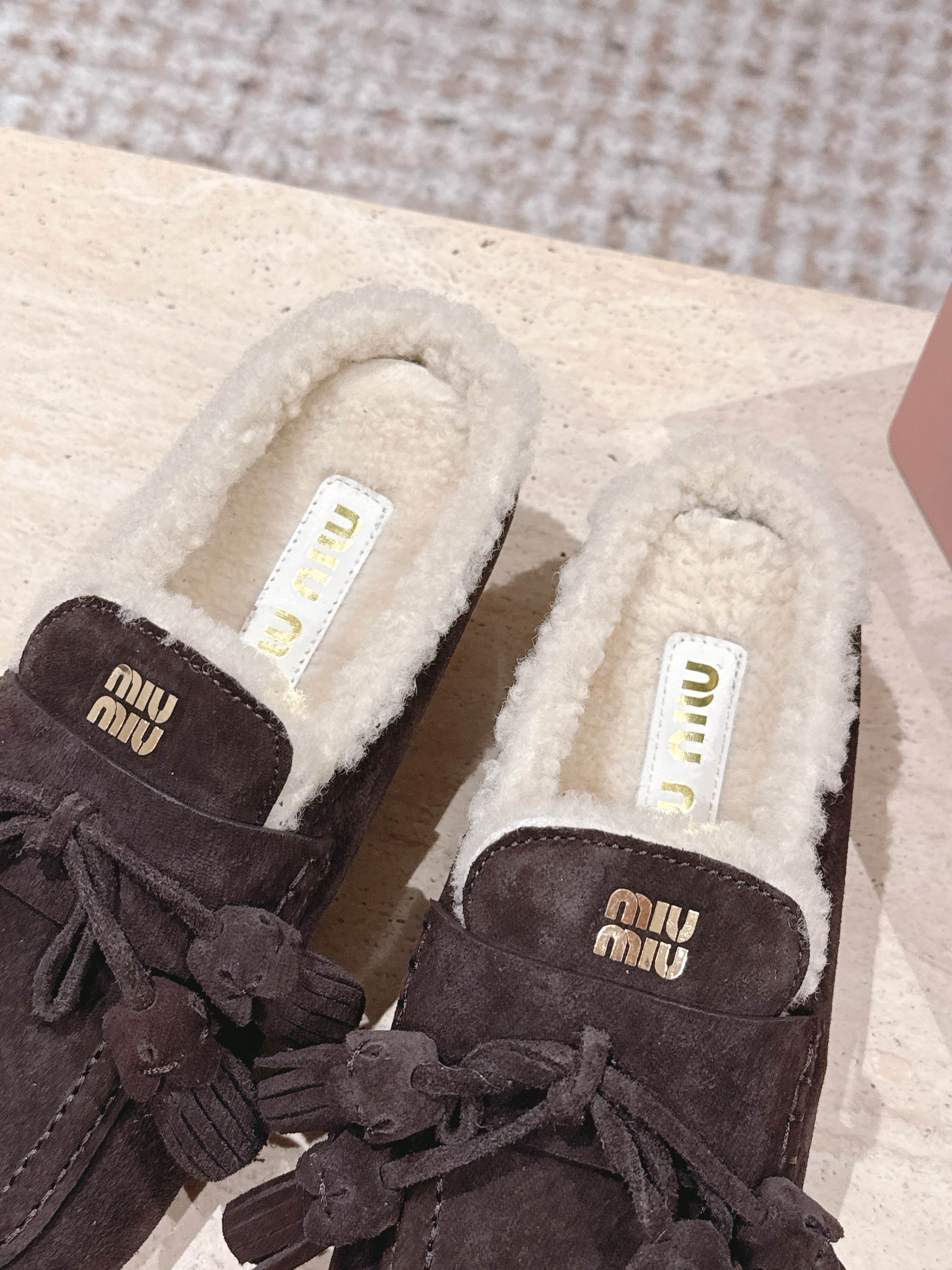 MIUMIU 25S MULES IN DARK BROWN SUEDE WITH SHEARLING