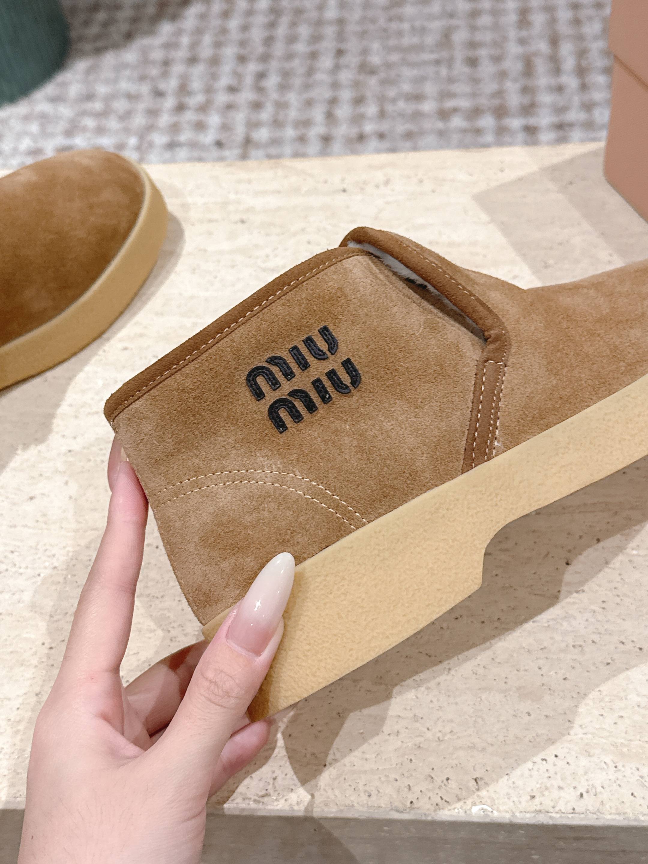MIUMIU 25S SLIP-ON BOOTIES IN LIGHT BROWN SUEDE WITH FAUX SHEARLING