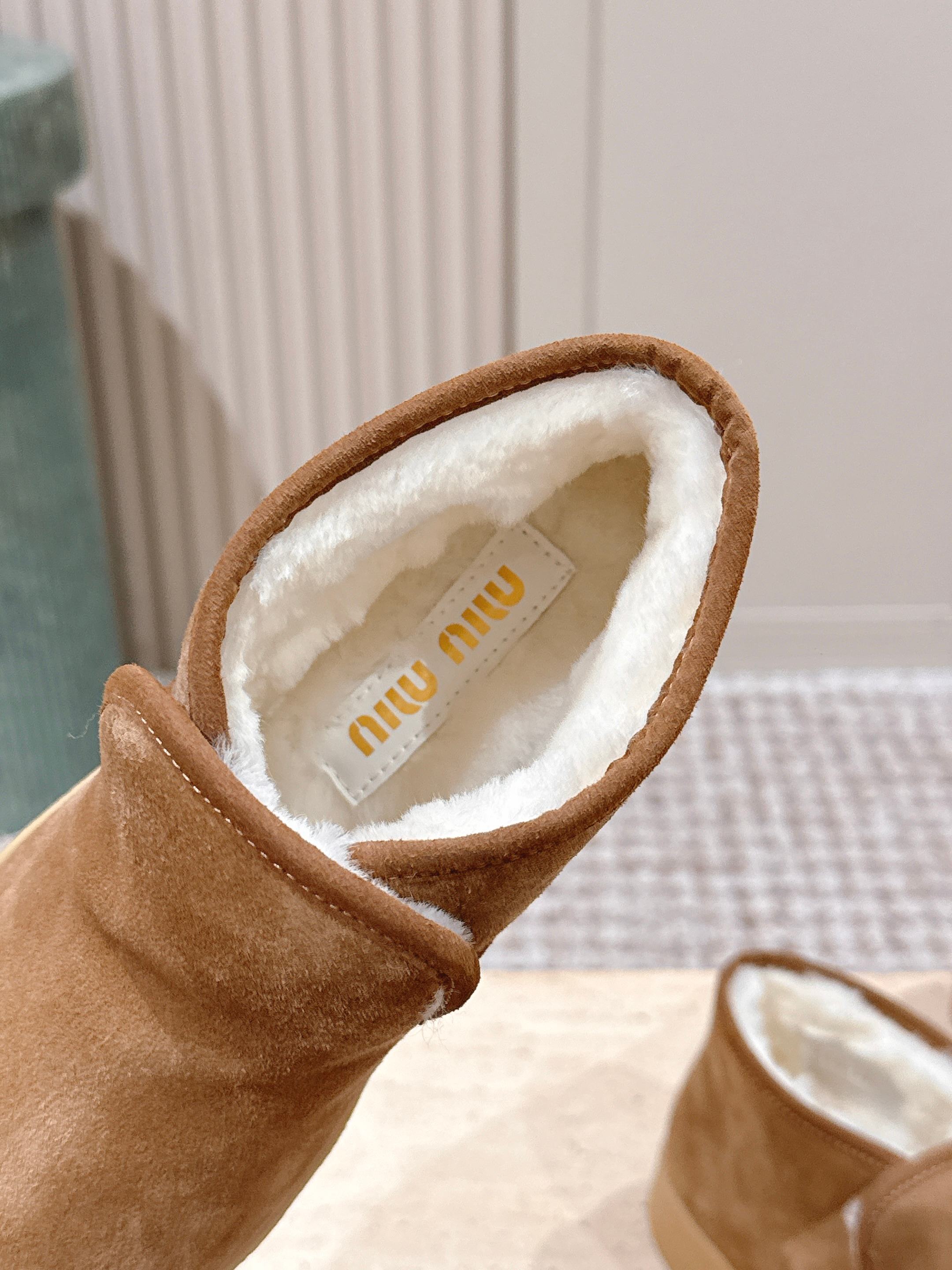 MIUMIU 25S SLIP-ON BOOTIES IN LIGHT BROWN SUEDE WITH FAUX SHEARLING
