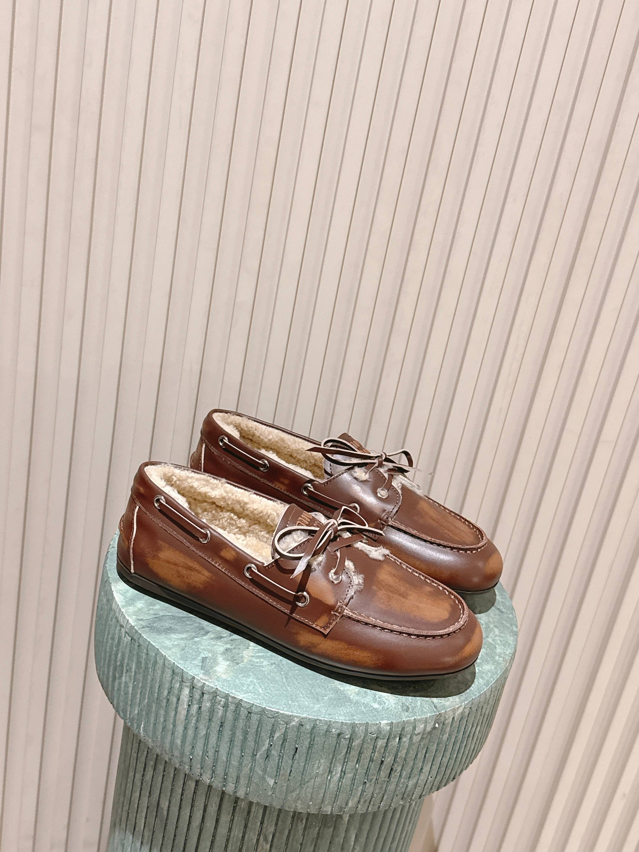 MIUMIU 25S BOAT SHOES IN SIENNA BROWN BLEACHED CALFSKIN WITH SHEARLING