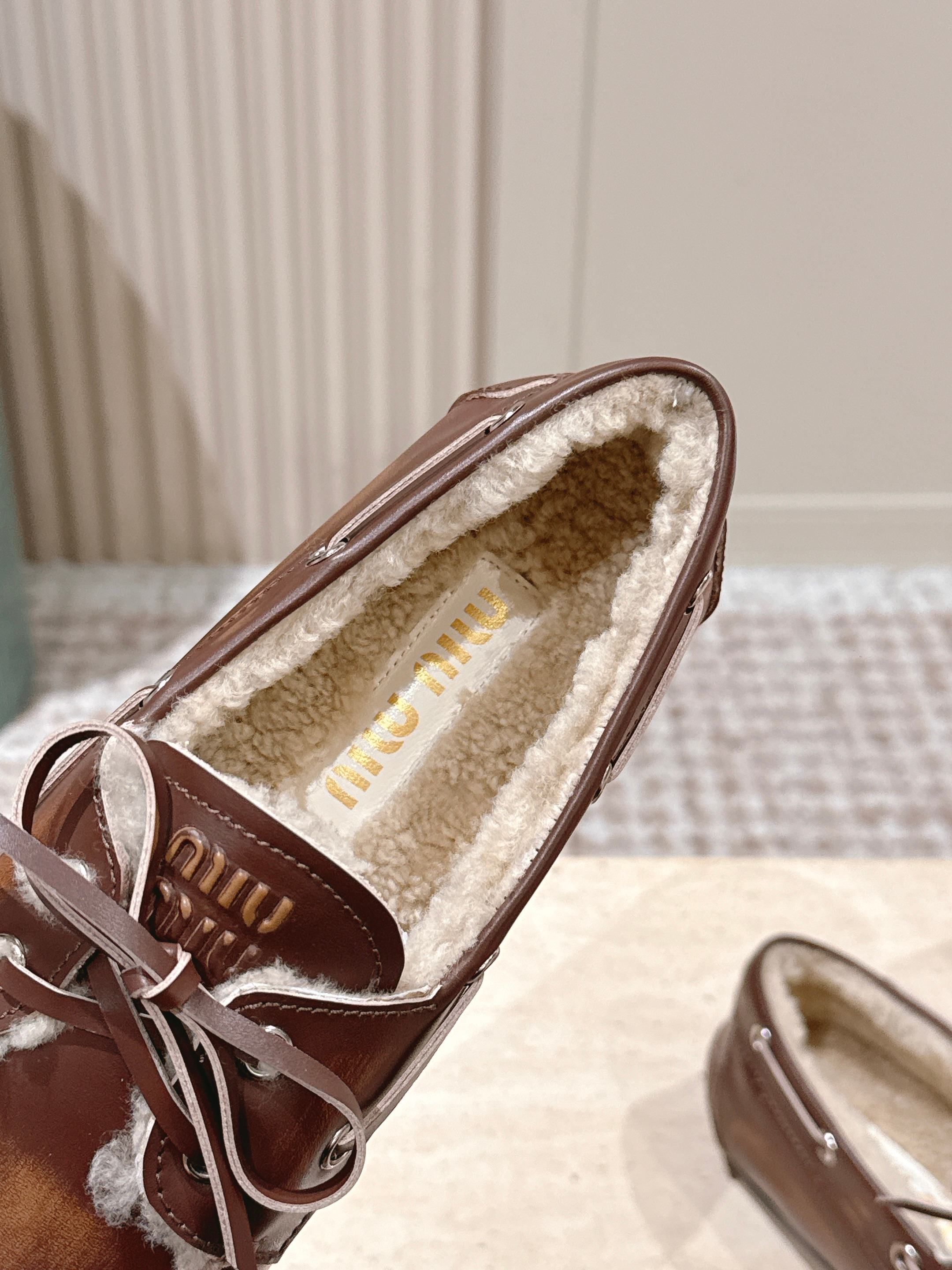 MIUMIU 25S BOAT SHOES IN SIENNA BROWN BLEACHED CALFSKIN WITH SHEARLING