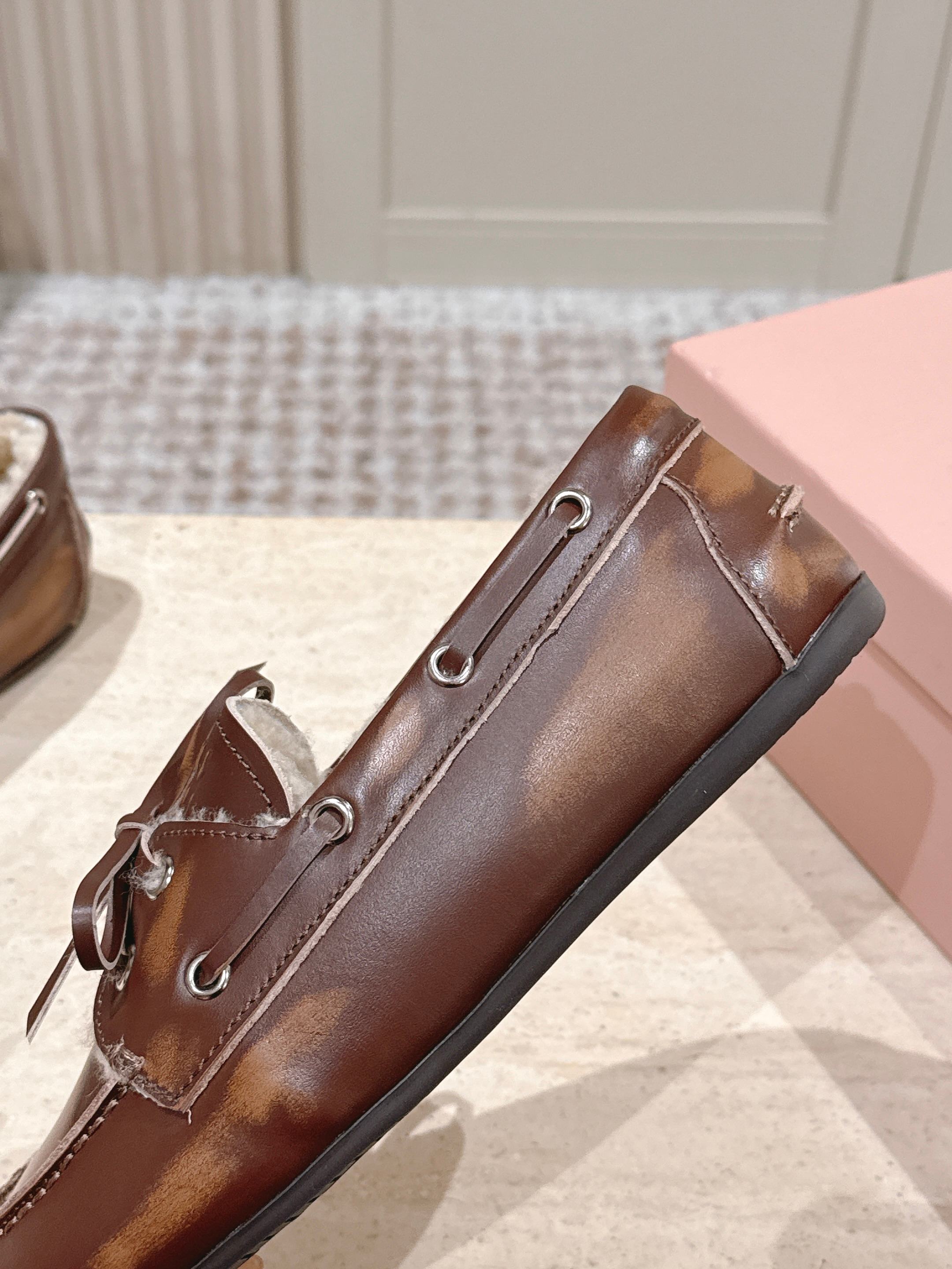 MIUMIU 25S BOAT SHOES IN SIENNA BROWN BLEACHED CALFSKIN WITH SHEARLING