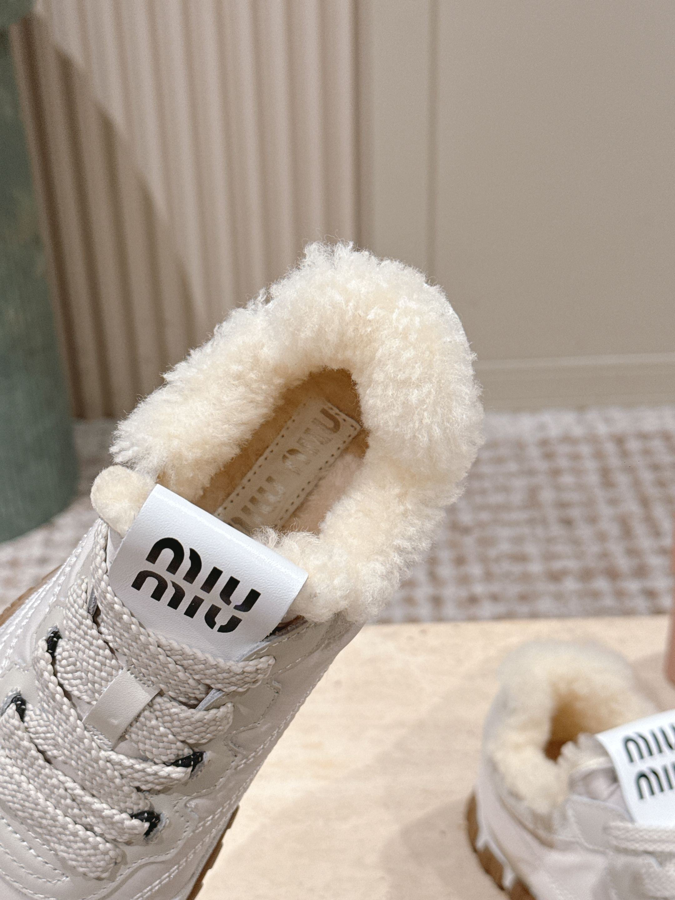 MIUMIU 25S SNEAKERS IN IVORY TYRE TECHNICAL FABRIC AND SUEDE SHEARLING
