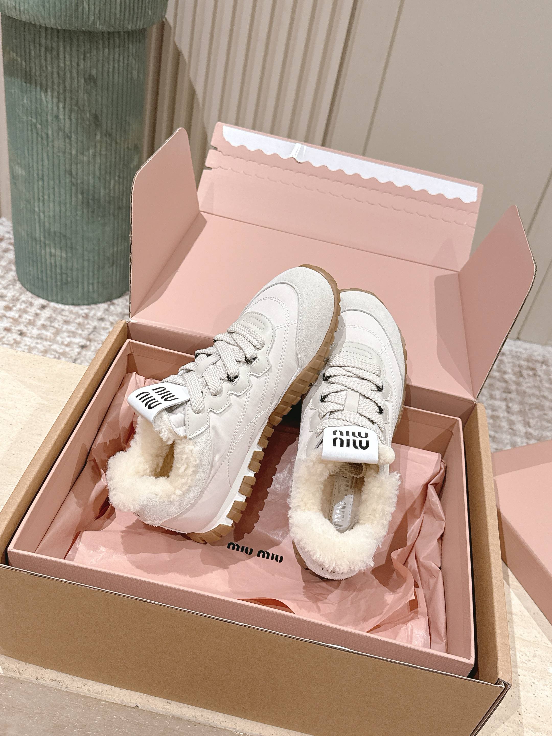 MIUMIU 25S SNEAKERS IN IVORY TYRE TECHNICAL FABRIC AND SUEDE SHEARLING