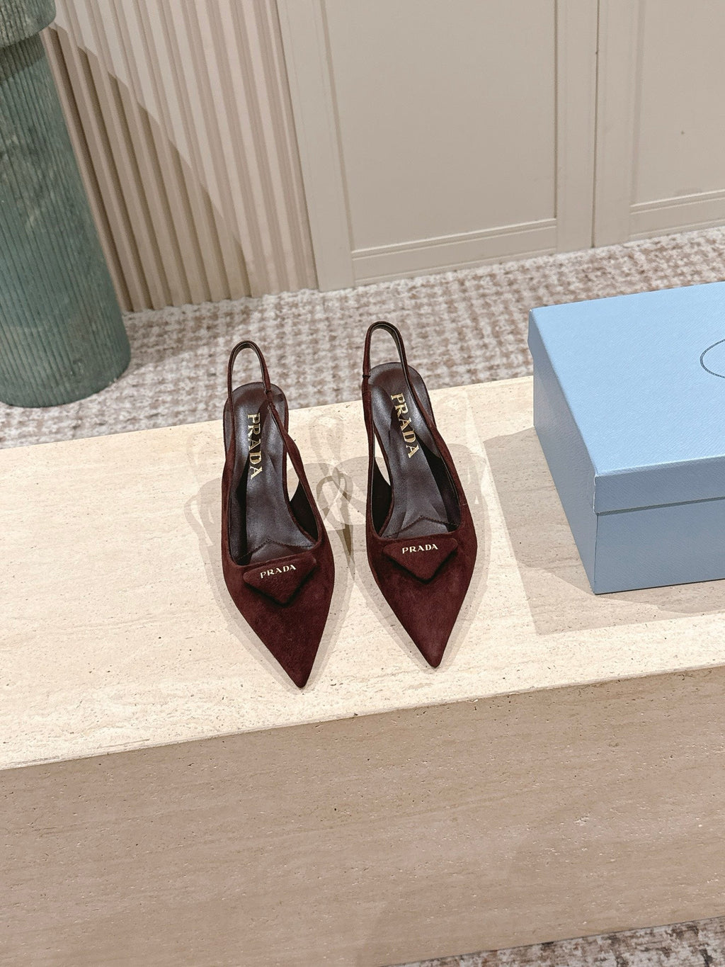 PRADA 26S POINTED-TOE SLINGBACK HEELS 75MM IN BURGUNDY BROWN SUEDE WITH LOGO