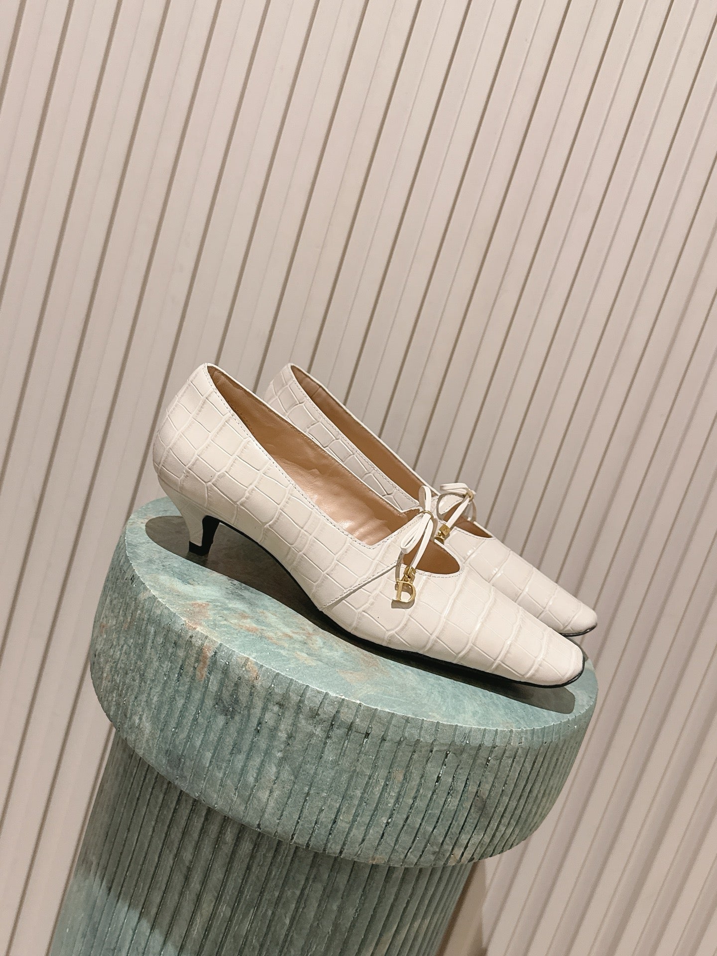 DIOR 26S MARY JANE KITTEN HEEL 40MM IN BEIGE CROCODILE EMBOSSED CALFSKIN