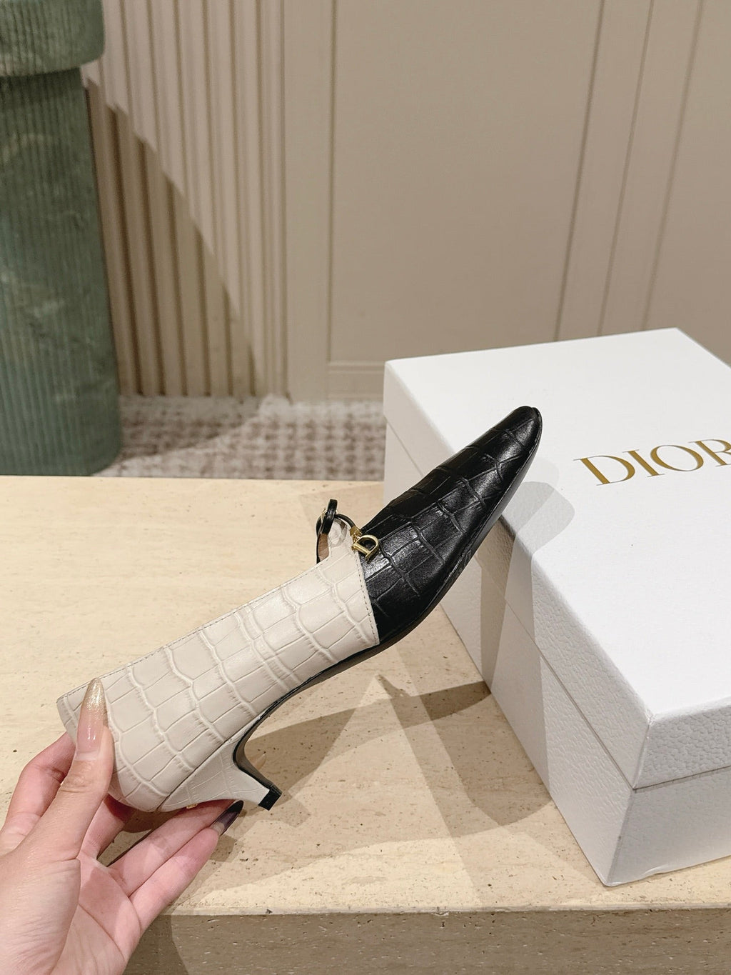 DIOR 26S MARY JANE 40MM IN BLACK AND WHITE CROCODILE EMBOSSED CALFSKIN KITTEN HEELS