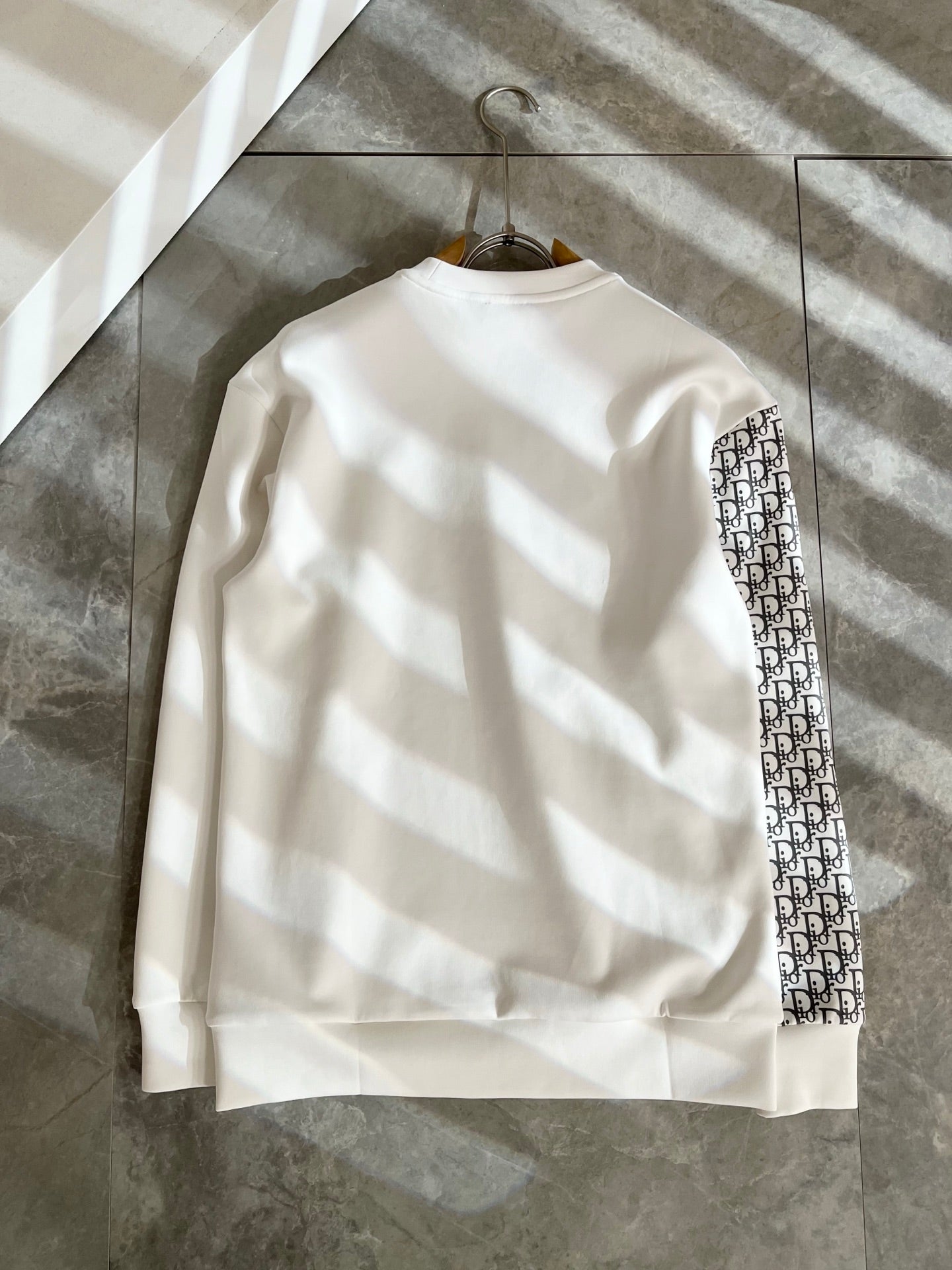 DIOR OBLIQUE CREWNECK SWEATSHIRTS IN WHITE AND BLACK