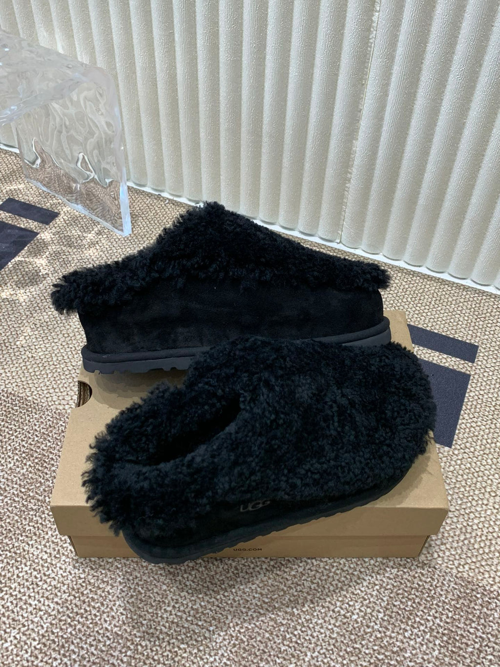 TASMAN MAXI CURLY IN BLACK SUEDE AND SHEARLING