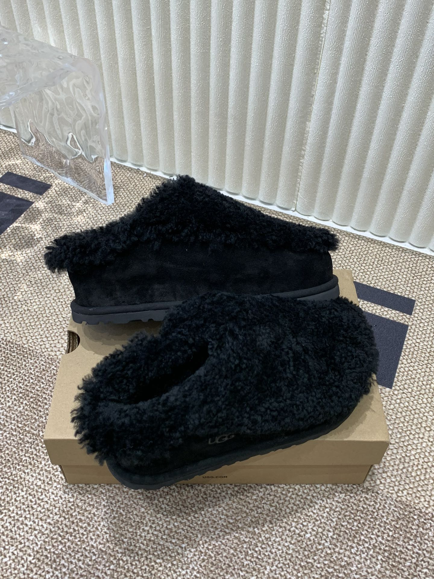 TASMAN MAXI CURLY IN BLACK SUEDE AND SHEARLING