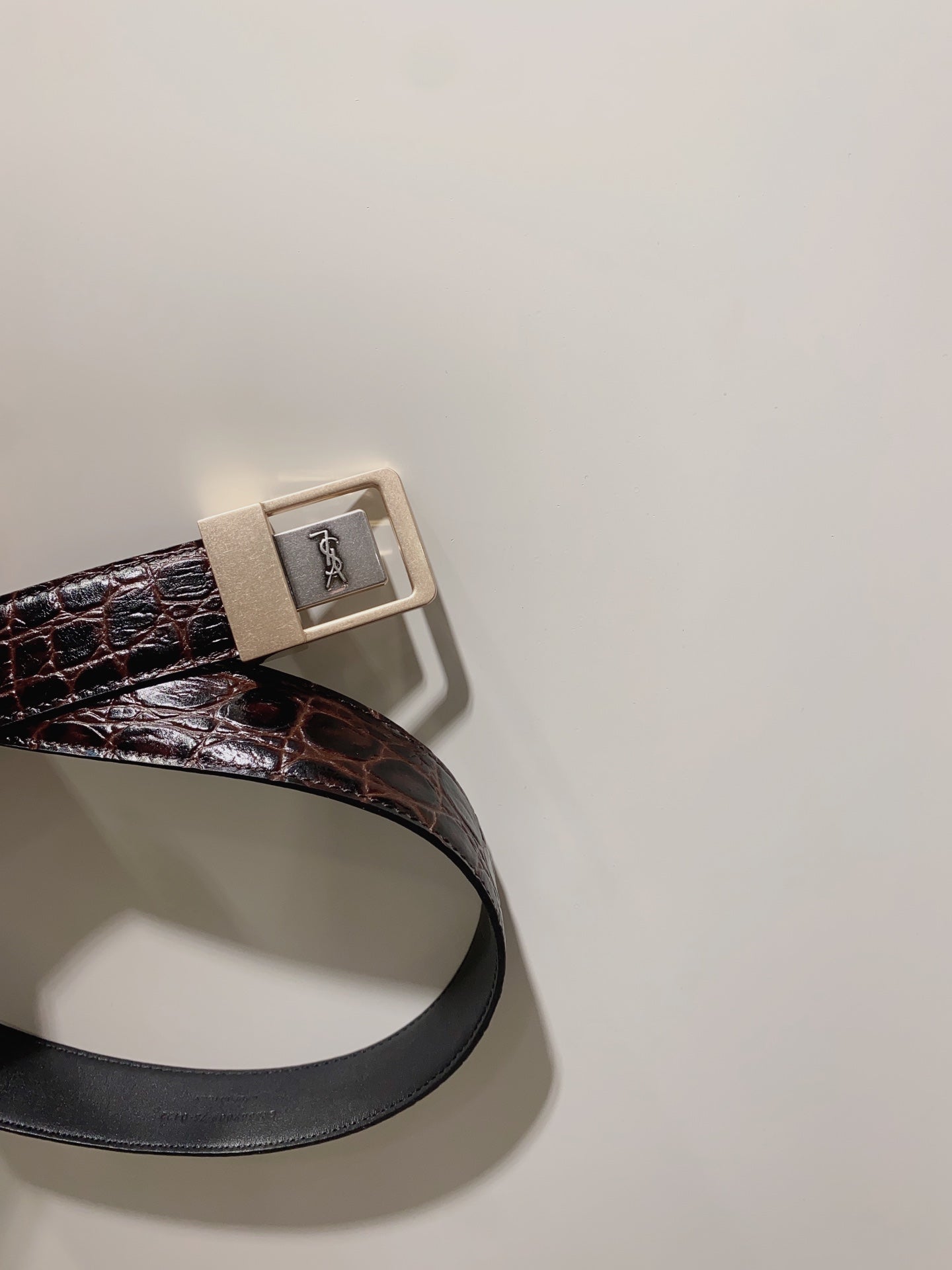 YSL 25S BELT 30 MM IN DARK BROWN EMBOSSED CALFSKIN 520631