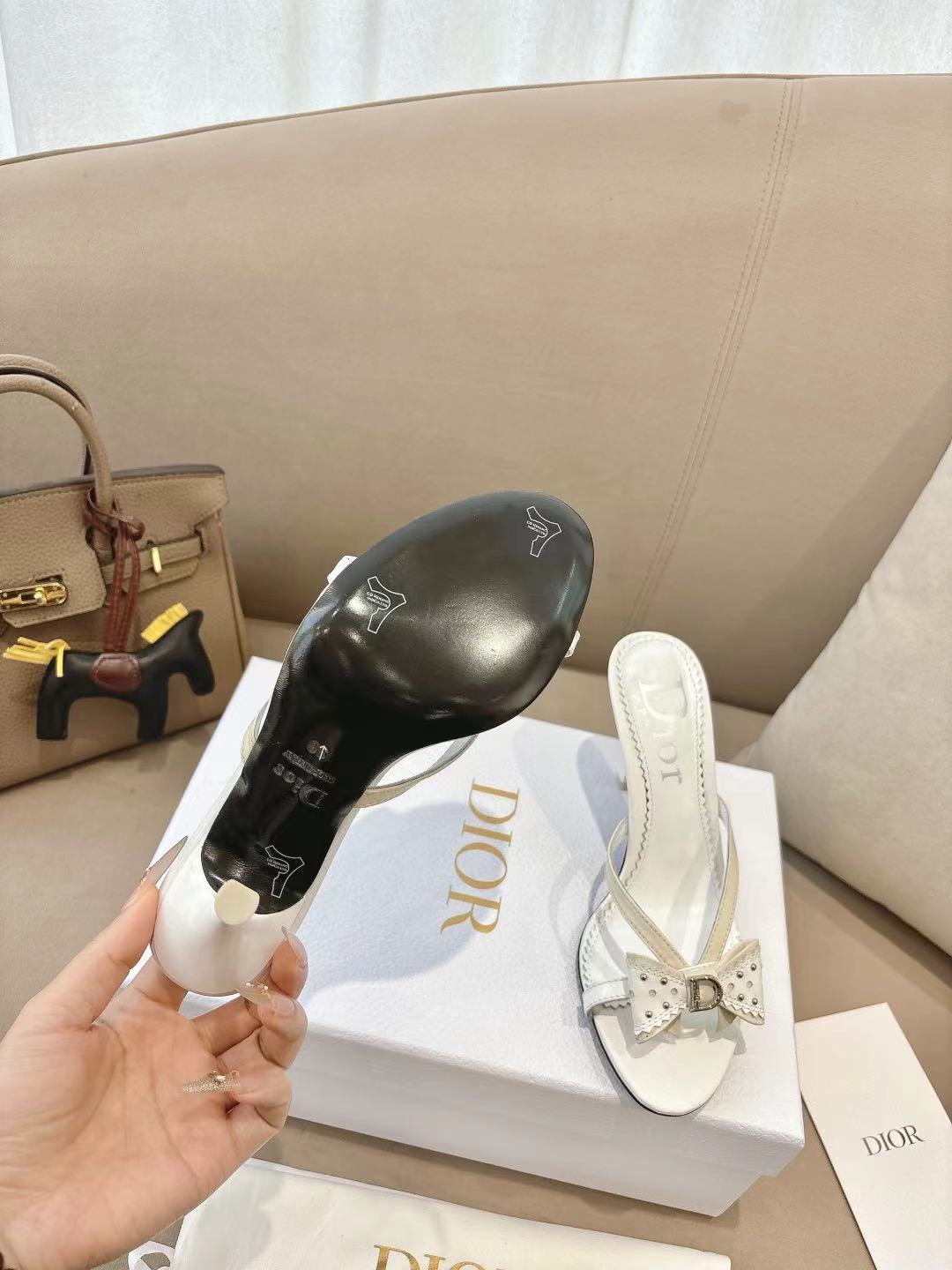 DIOR 26S KITTEN HEEL SANDALS 85MM IN WHITE CALFSKIN BOW STUDDED