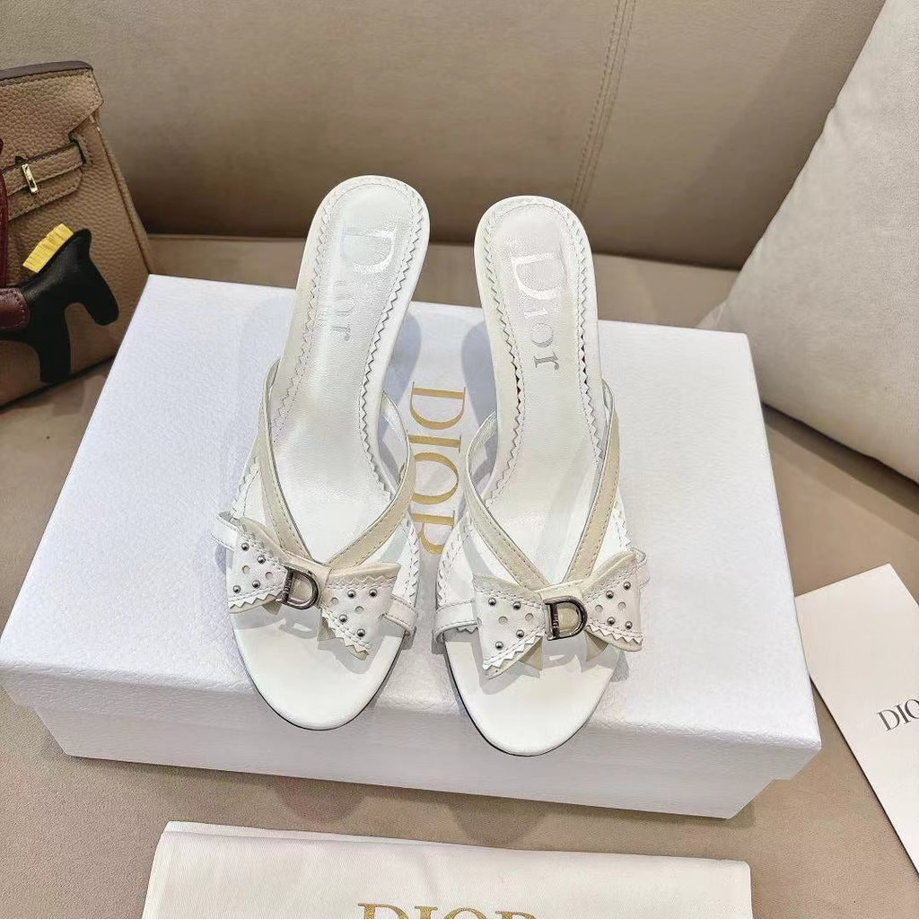 DIOR 26S KITTEN HEEL SANDALS 85MM IN WHITE CALFSKIN BOW STUDDED