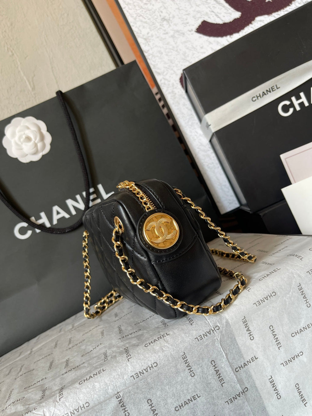 CAMERA BAG 18 IN BLACK QUILTED LAMBSKIN DOUBLE C GOLD COIN