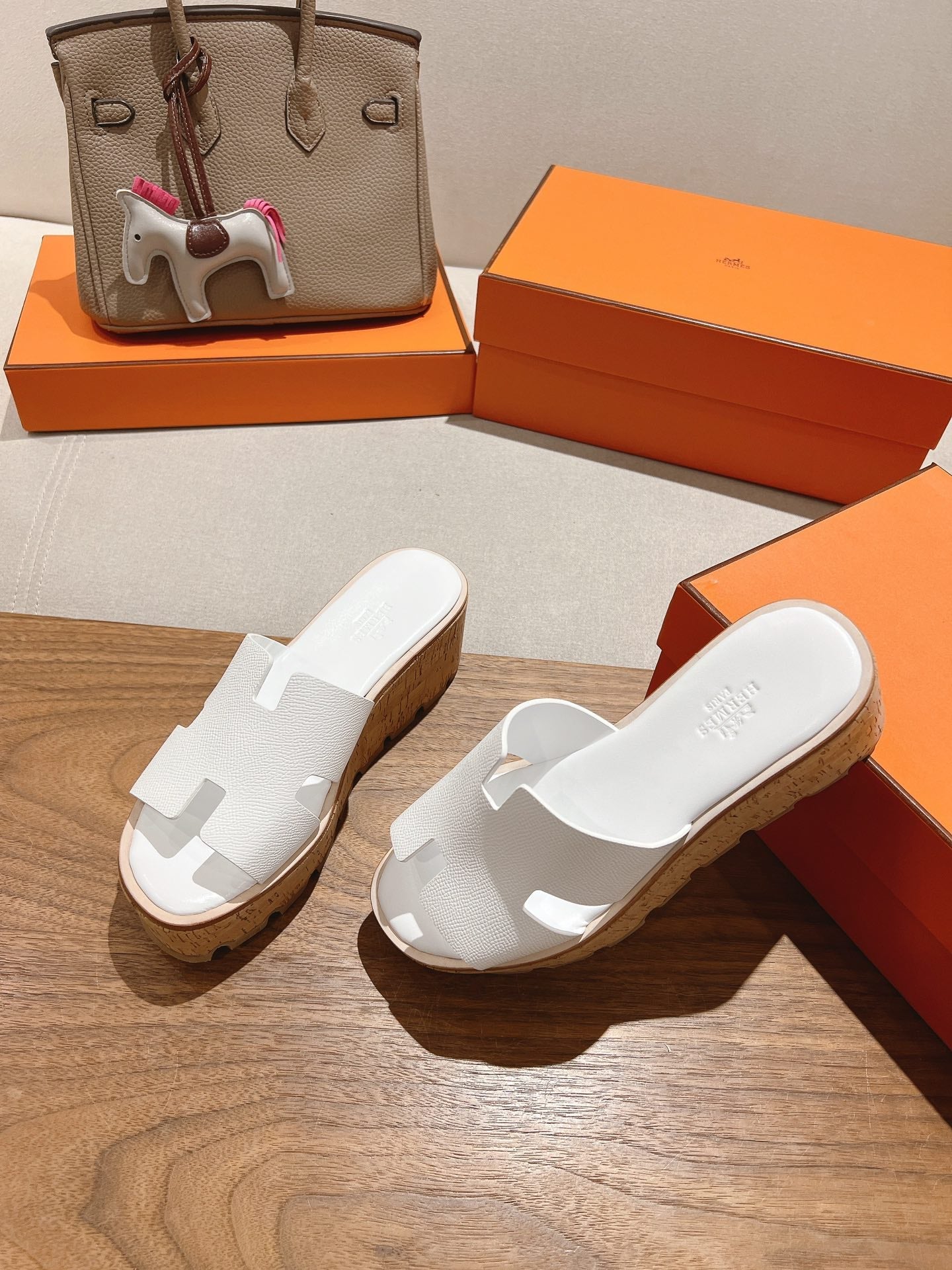 HM 25S HIGH WEDGE SANDALS IN WHITE LAMBSKIN STYLE 34