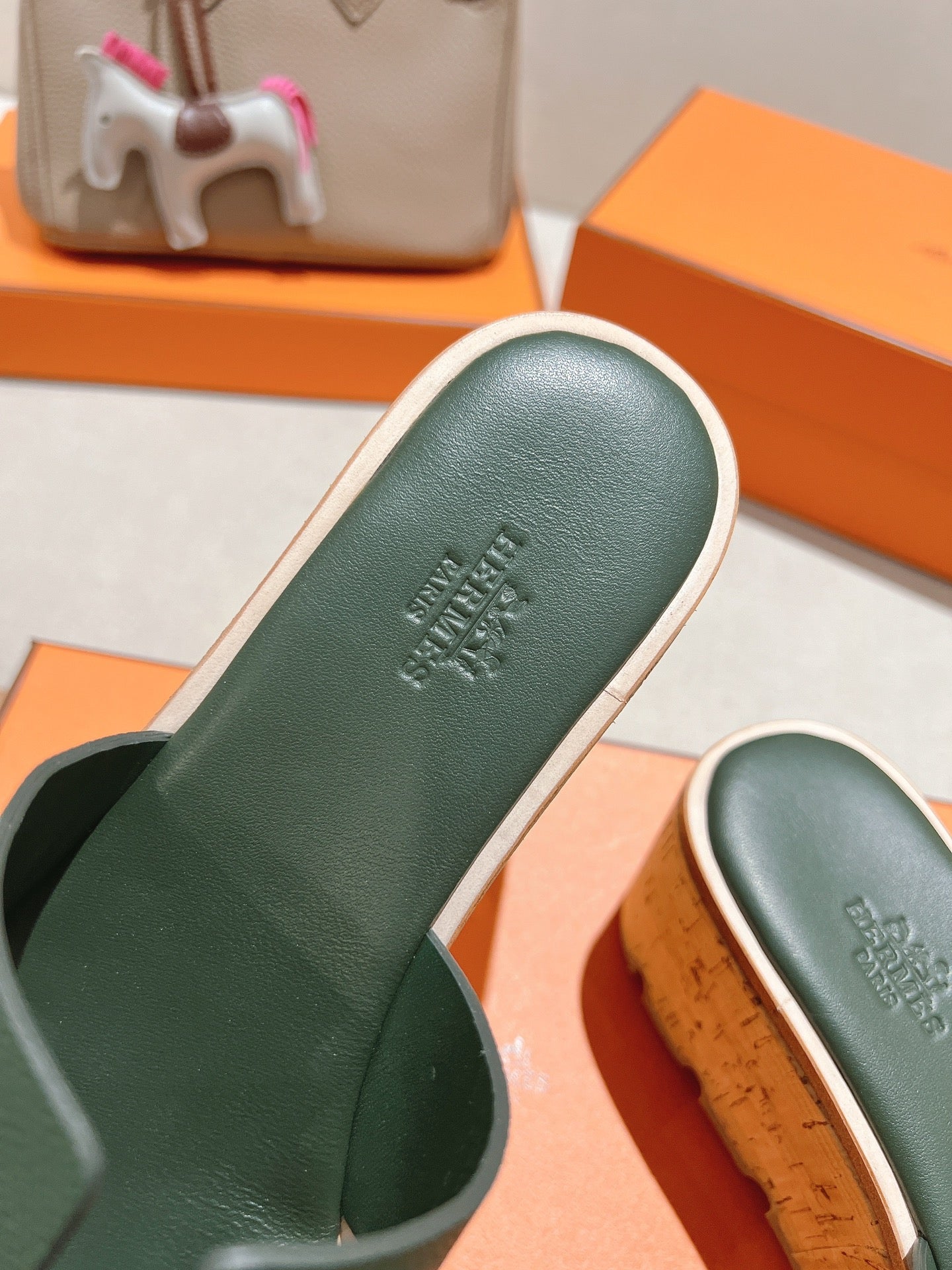 HM 25S HIGH WEDGE SANDALS IN DARK MOSS GREEN LAMBSKIN STYLE 32