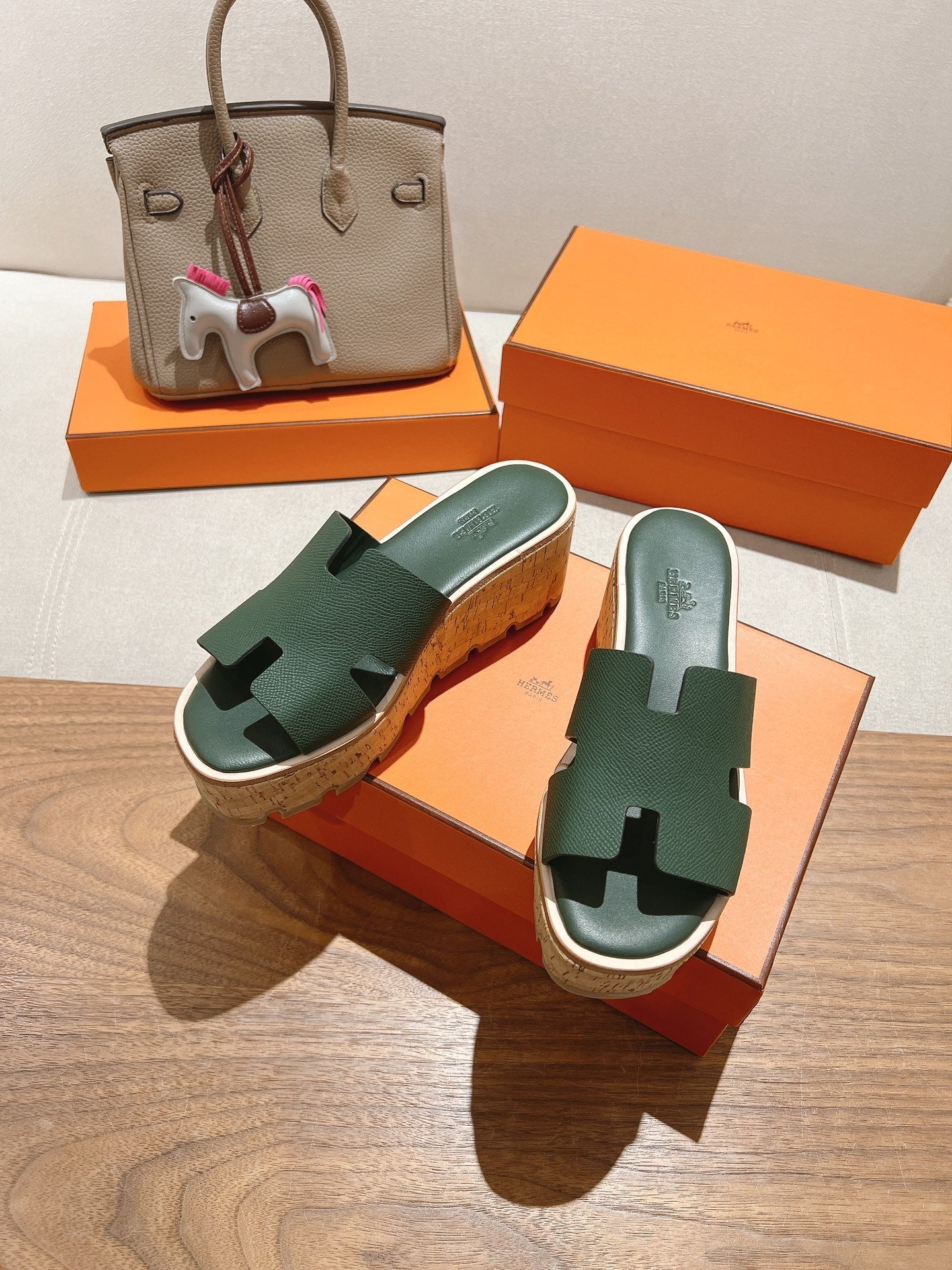 HM 25S HIGH WEDGE SANDALS IN DARK MOSS GREEN LAMBSKIN STYLE 32