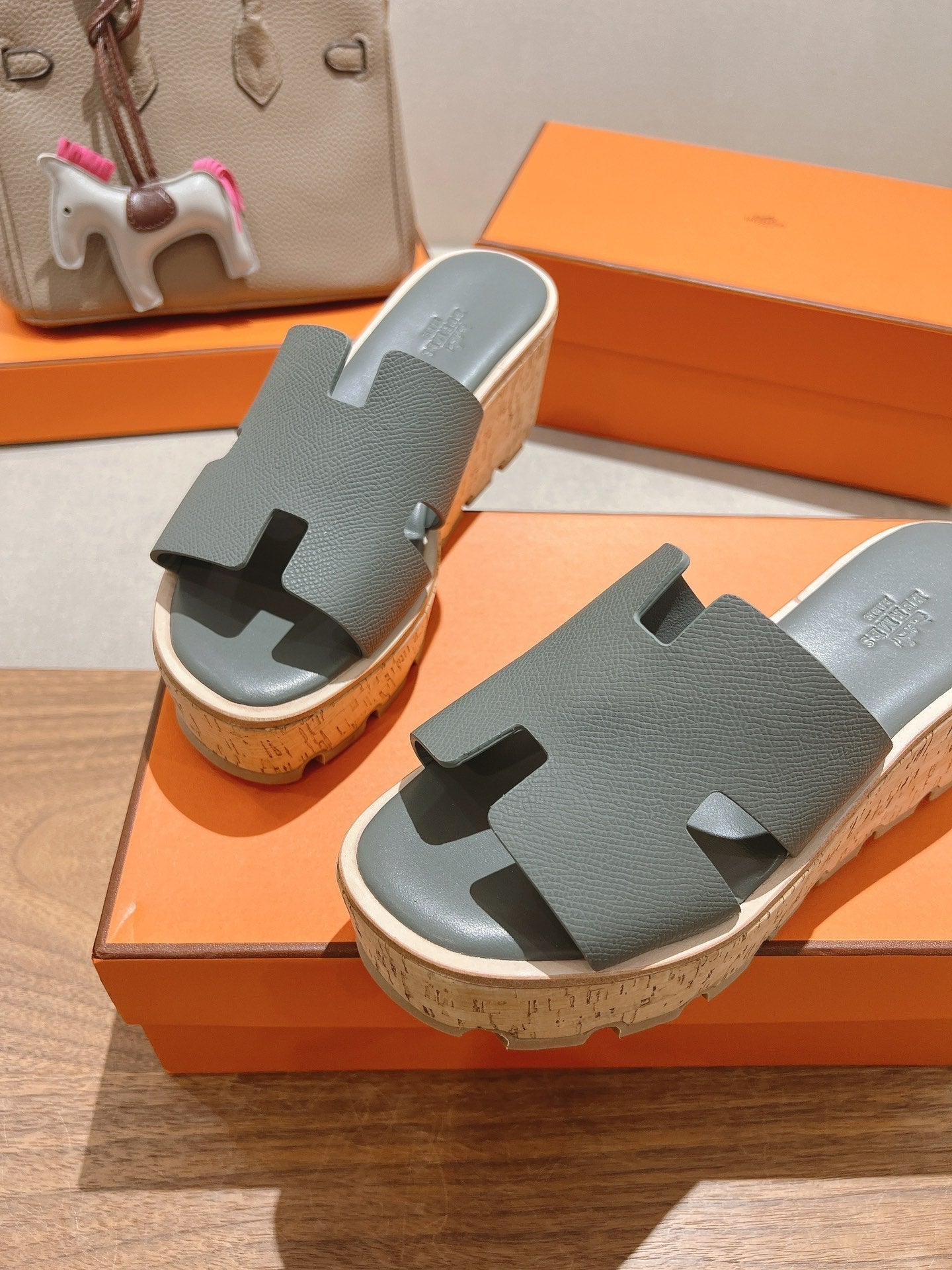 HM 25S HIGH WEDGE SANDALS IN GREY LAMBSKIN STYLE 7