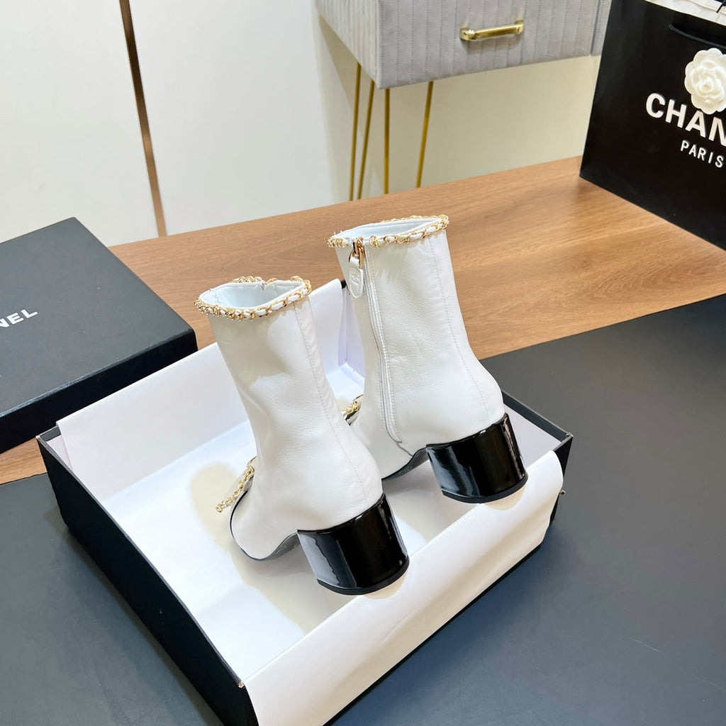 CHANEL 25S HEELED CHAIN BOOTS WITH BOW IN WHITE CALFSKIN GOLD HARDWARE