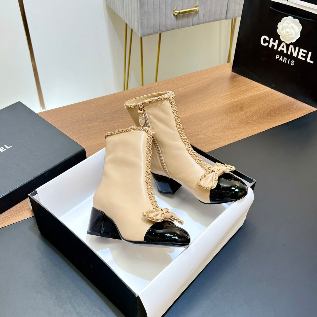 CHANEL 25S HEELED CHAIN BOOTS WITH BOW IN BEIGE CALFSKIN GOLD HARDWARE