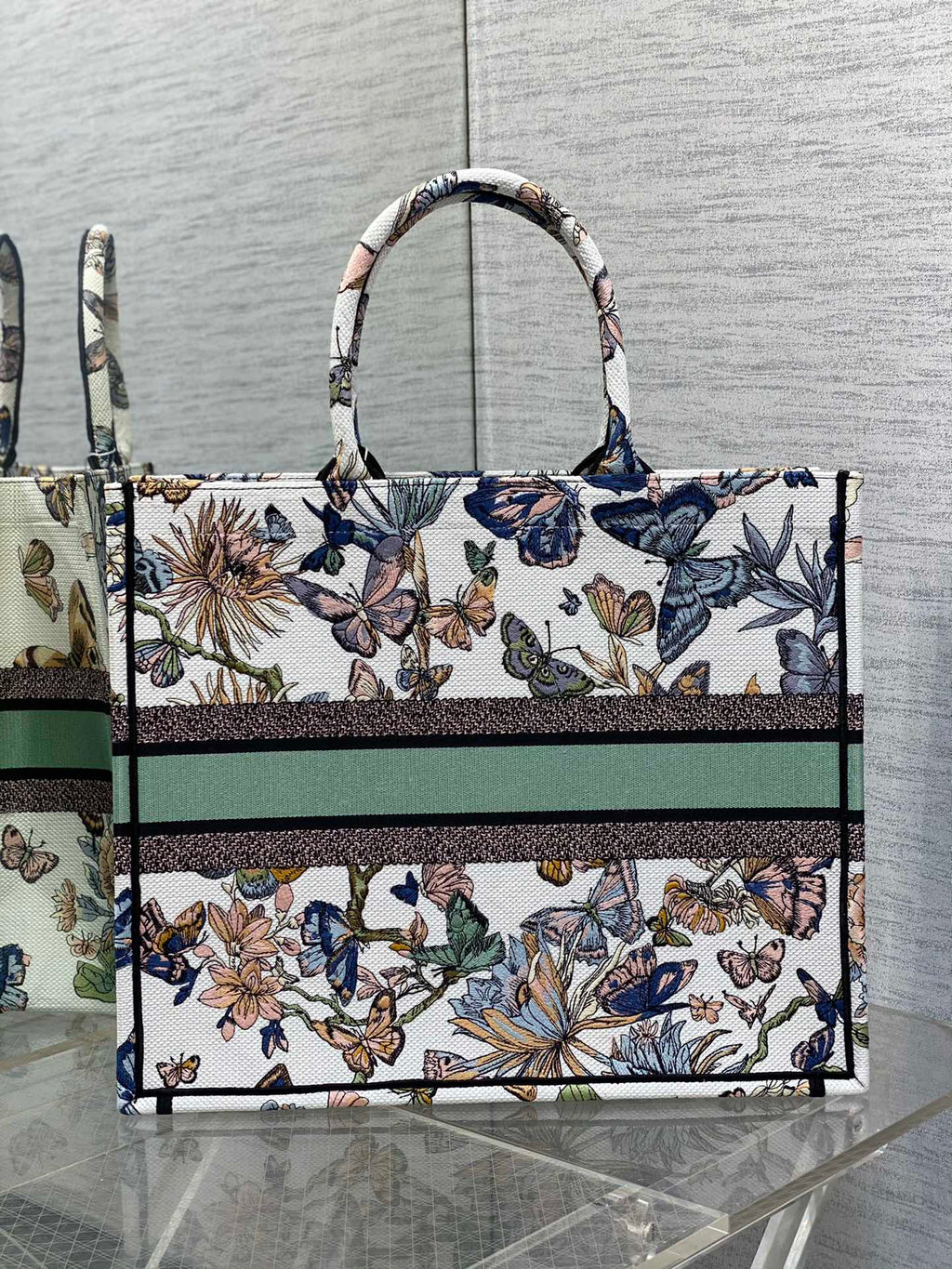 CD LARGE BOOK TOTE 41 IN COLORFUL EMBROIDERY