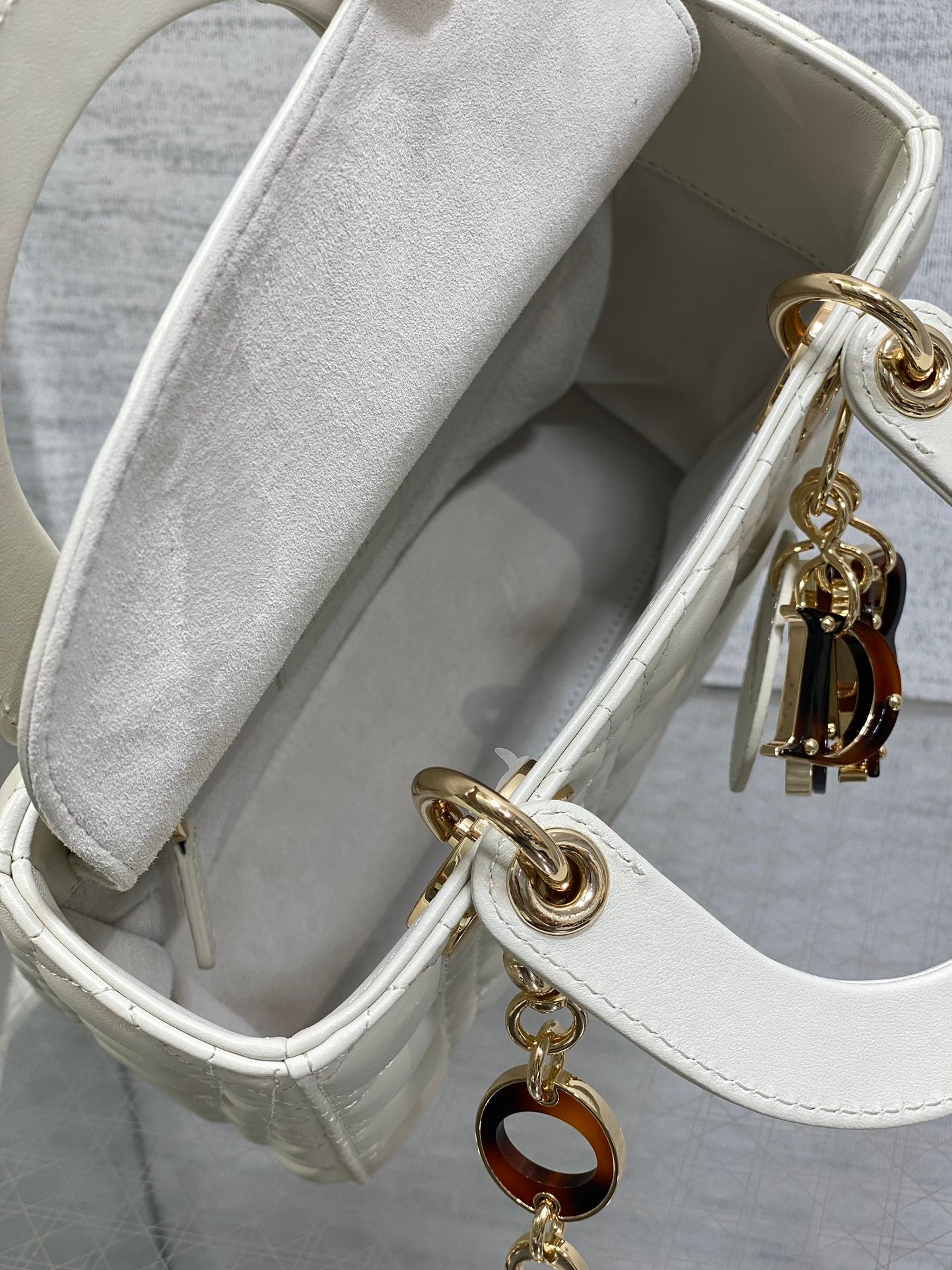 SMALL 20 LADY BAG IN WHITE MACROCANNAGE LAMBSKIN WITH GOLD HARDWARE