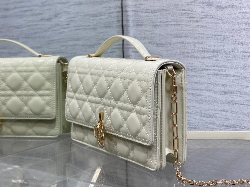 MINI BAG 24 IN WHITE CREAM PATENT CANNAGE CALFSKIN