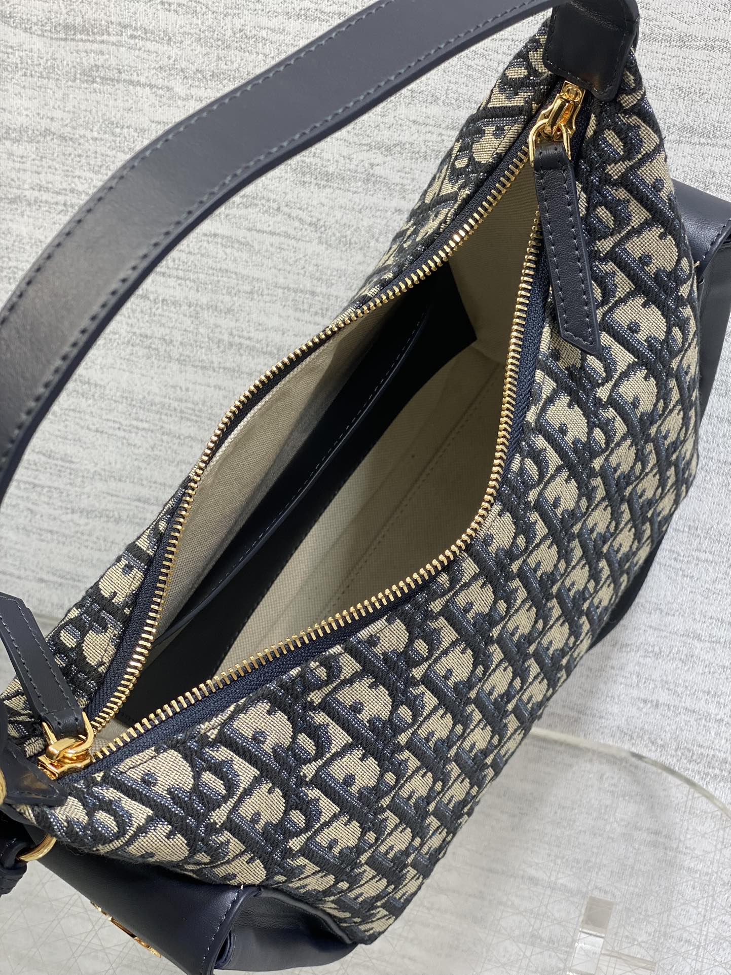 DIOR 25S MEDIUM D-DREAM BAG 24 IN BLUE DIOR OBLIQUE JACQUARD AND SMOOTH CALFSKIN