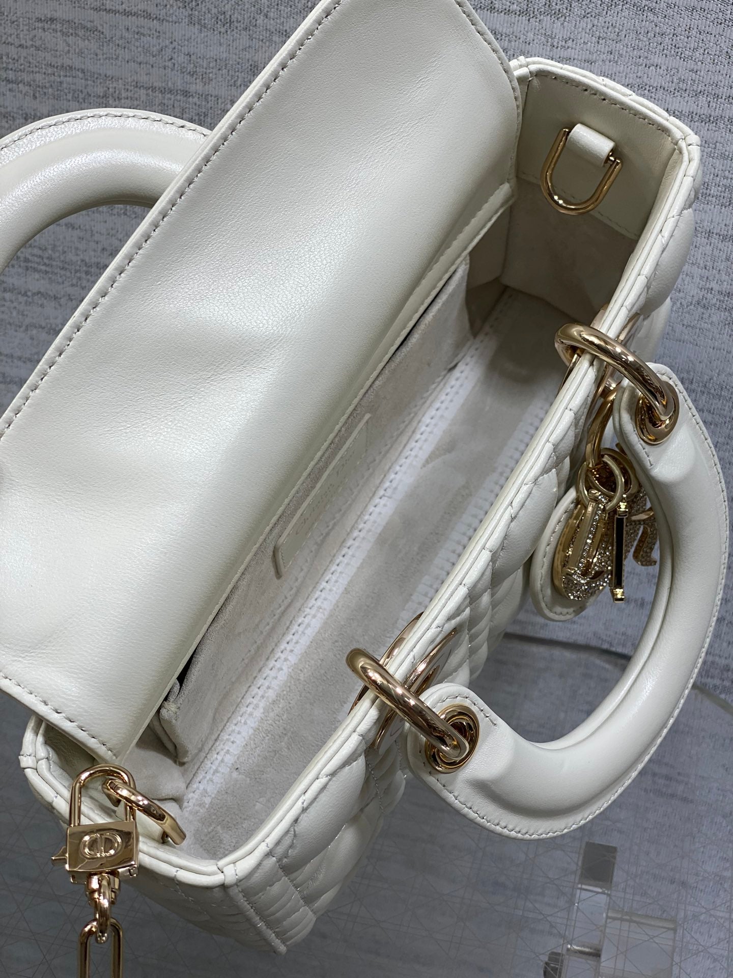 DIOR 25S SMALL LADY D‑JOY BAG 22 IN IVORY CALFSKIN GOLD HARDWARE
