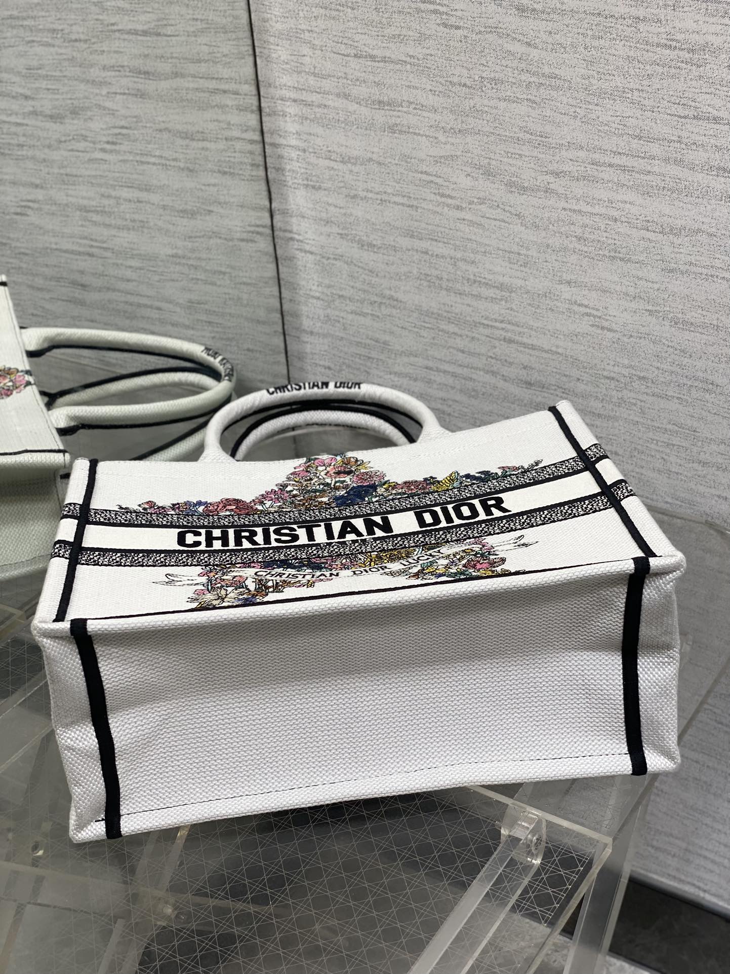 DIOR 25S LUCKY MEDIUM DIOR BOOK TOTE 36 IN WHITE MULTICOLOR DIOR STAR EMBROIDERY