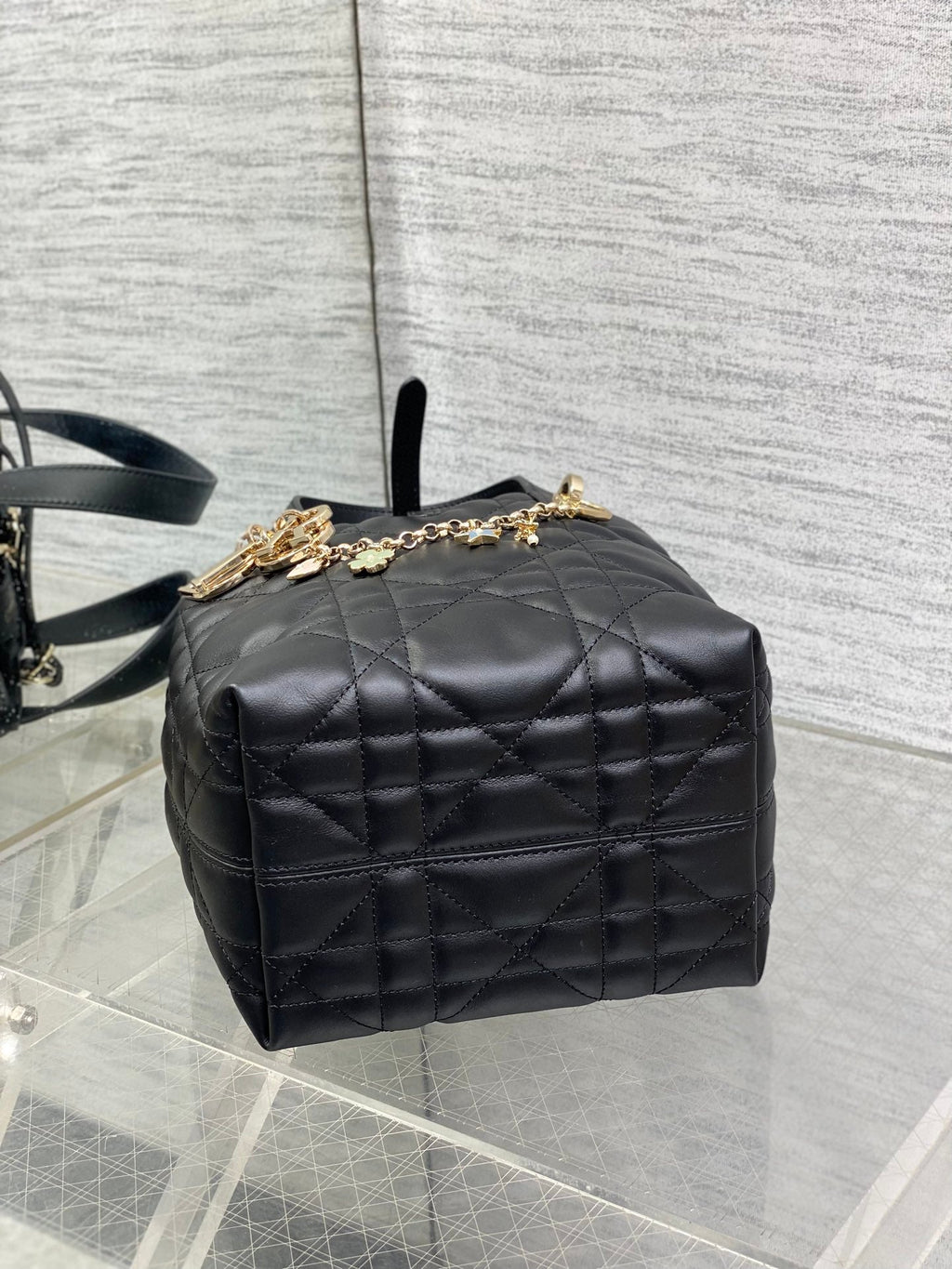 DIOR 25S TOUJOURS VERTICAL TOTE BAG 18 IN BLACK CALFSKIN WITH CHARM BRACELET STRAP