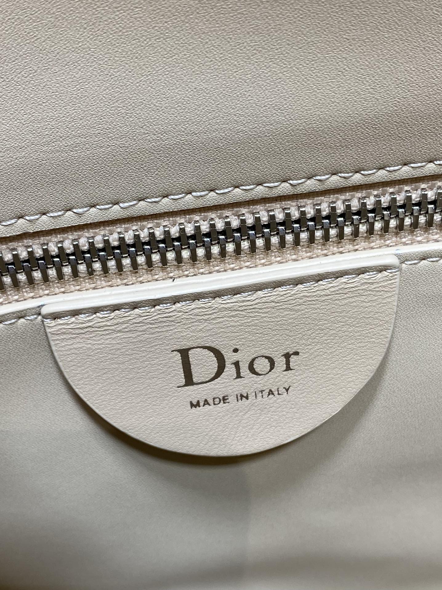 DIOR 26S MEDIUM BAG 31 IN BEIGE SUEDE