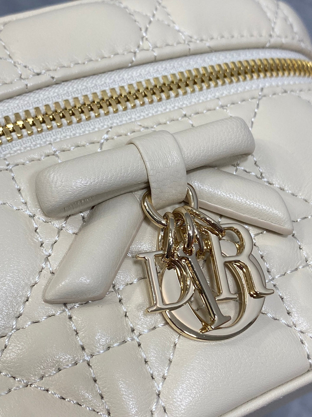 DIOR 26S MINI VANITY 17 IN BEIGE LAMBSKIN