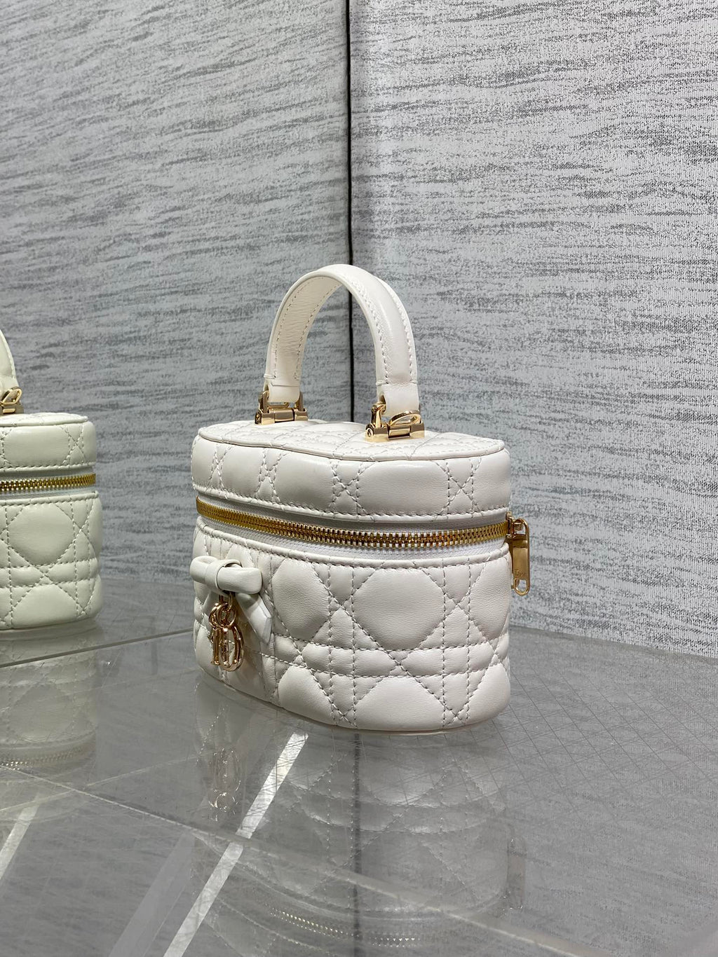 DIOR 26S MINI VANITY 17 IN WHITE LAMBSKIN