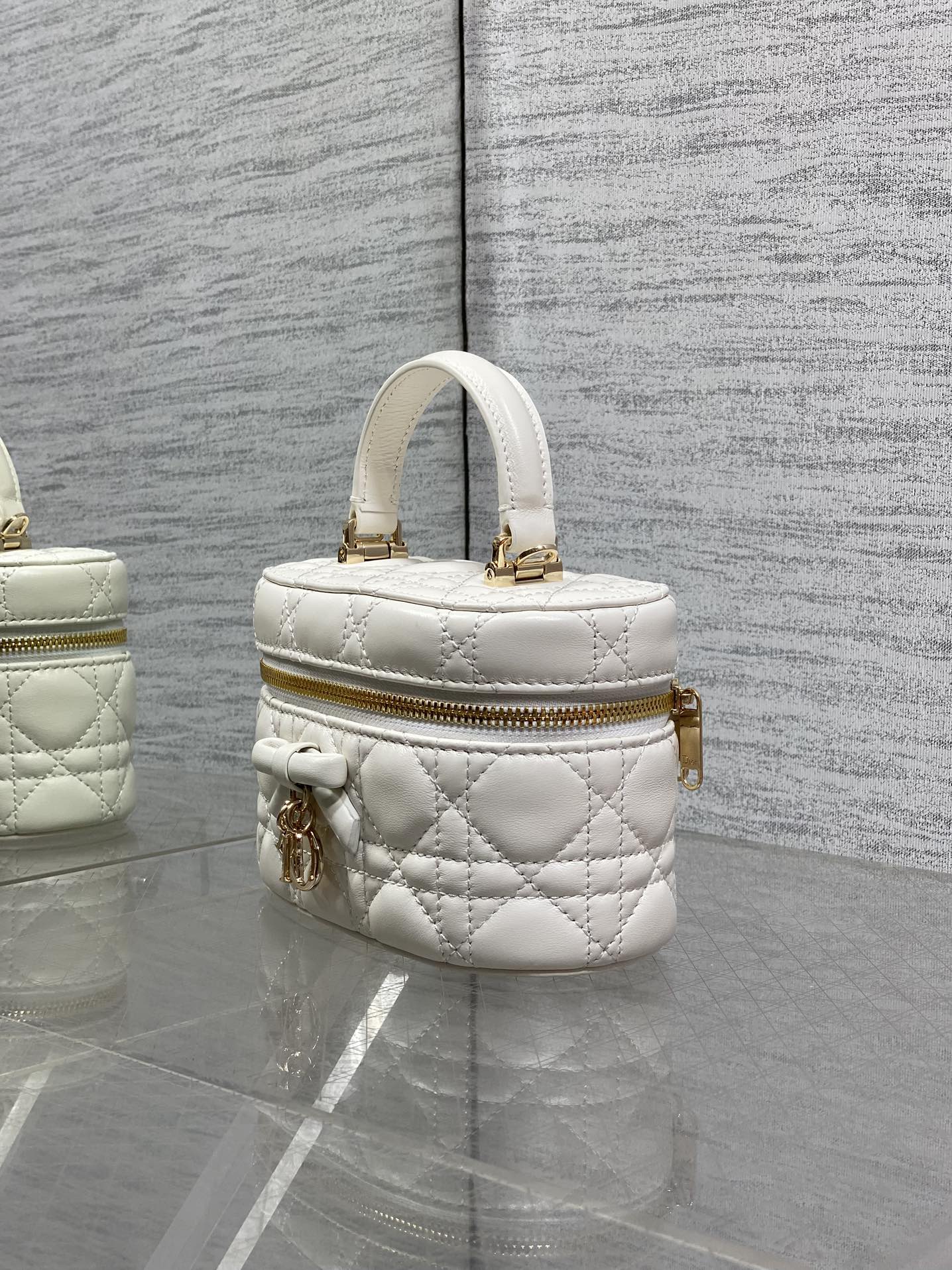 DIOR 26S MINI VANITY 17 IN WHITE LAMBSKIN
