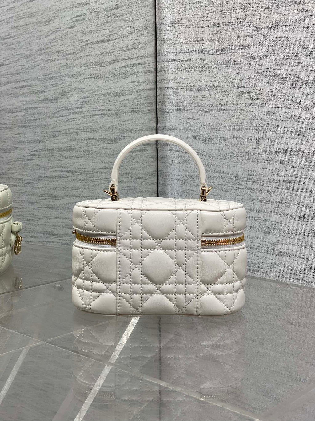 DIOR 26S MINI VANITY 17 IN WHITE LAMBSKIN