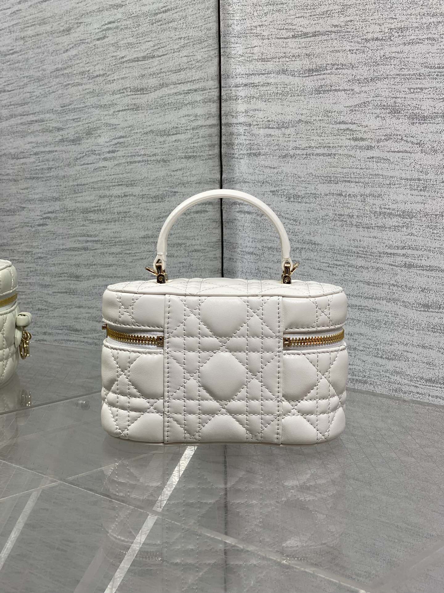 DIOR 26S MINI VANITY 17 IN WHITE LAMBSKIN