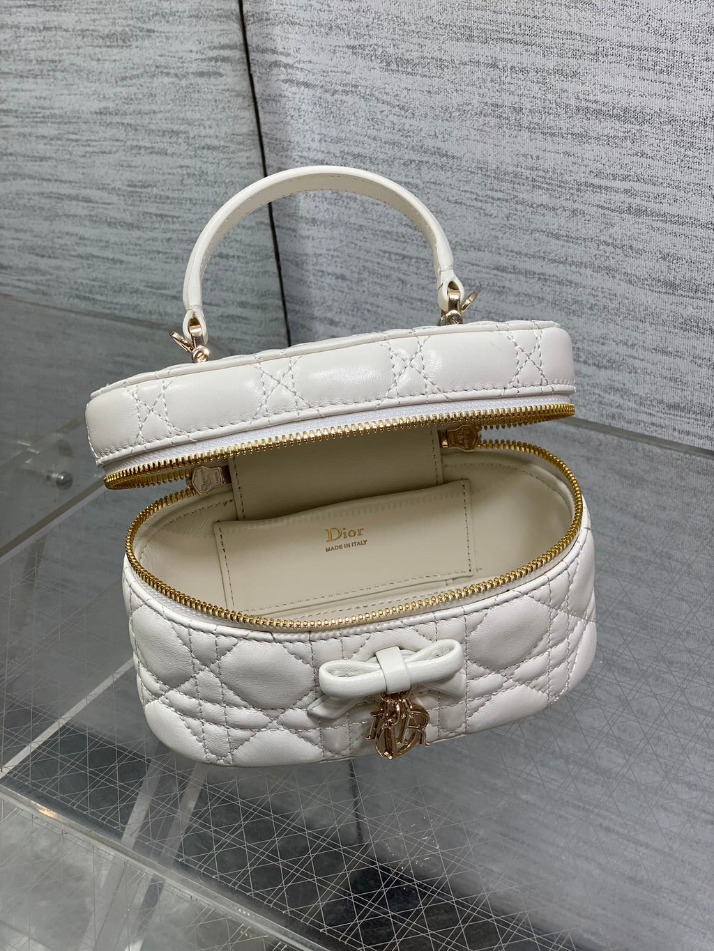 DIOR 26S MINI VANITY 17 IN WHITE LAMBSKIN