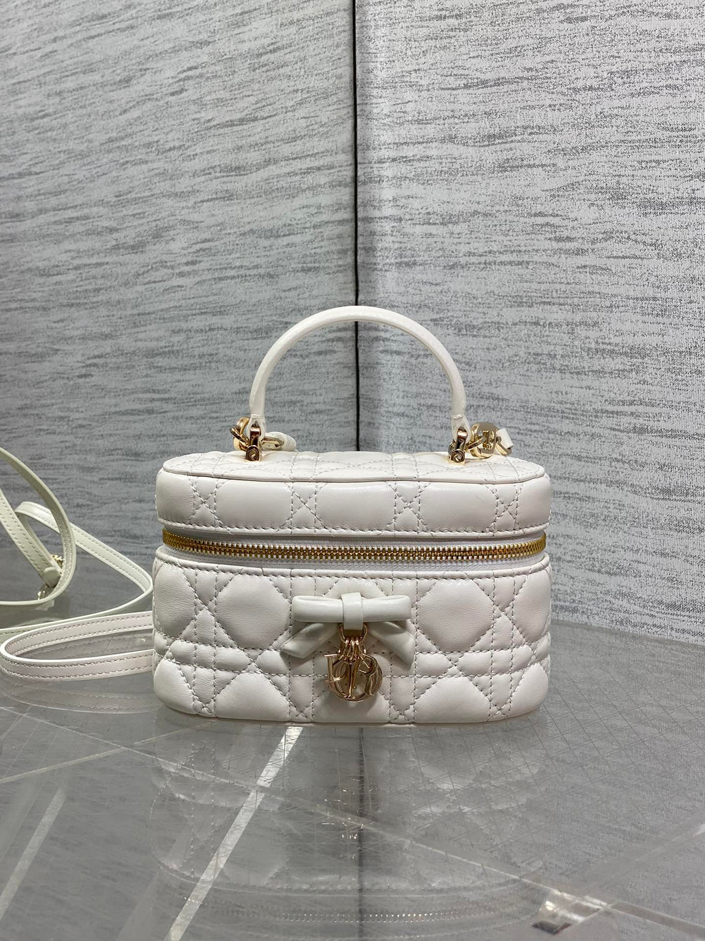 DIOR 26S MINI VANITY 17 IN WHITE LAMBSKIN