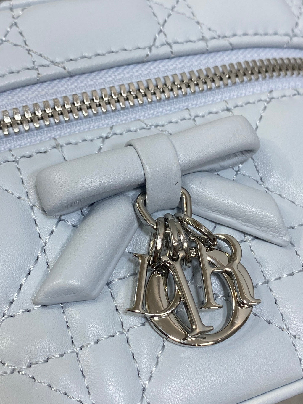 DIOR 26S MINI VANITY 17 IN LIGHT GREY LAMBSKIN