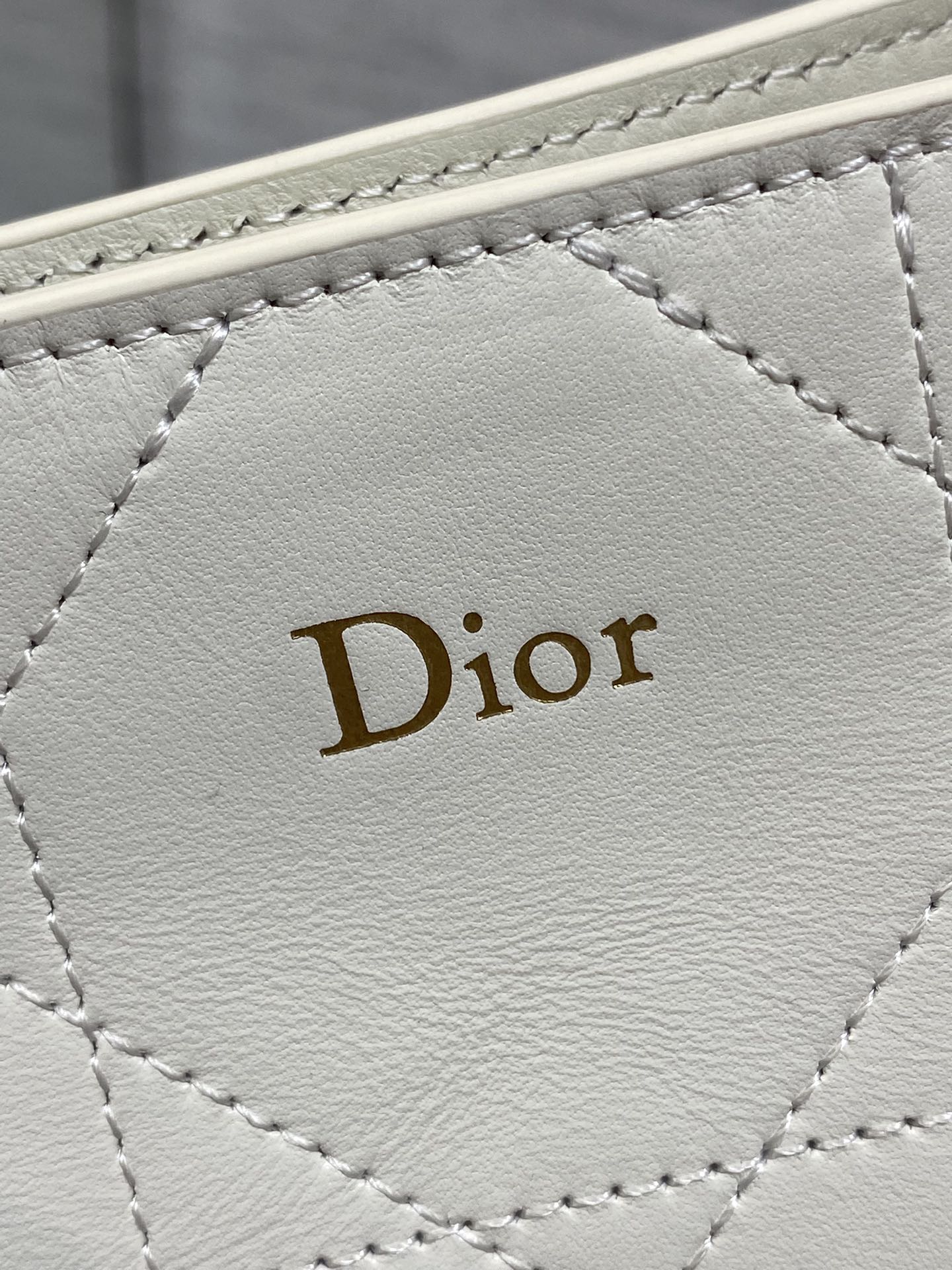 DIOR 26S TRIANON BAG 25 IN WHITE LAMBSKIN