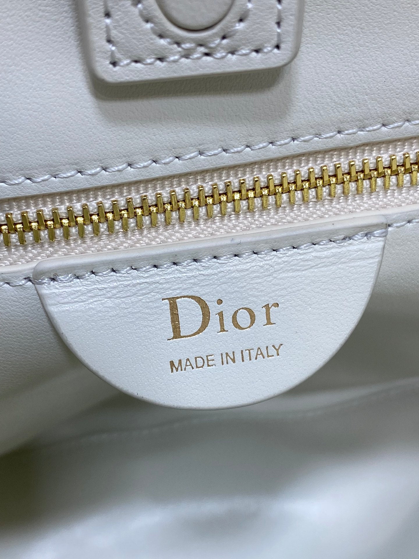 DIOR 26S TRIANON BAG 25 IN WHITE LAMBSKIN